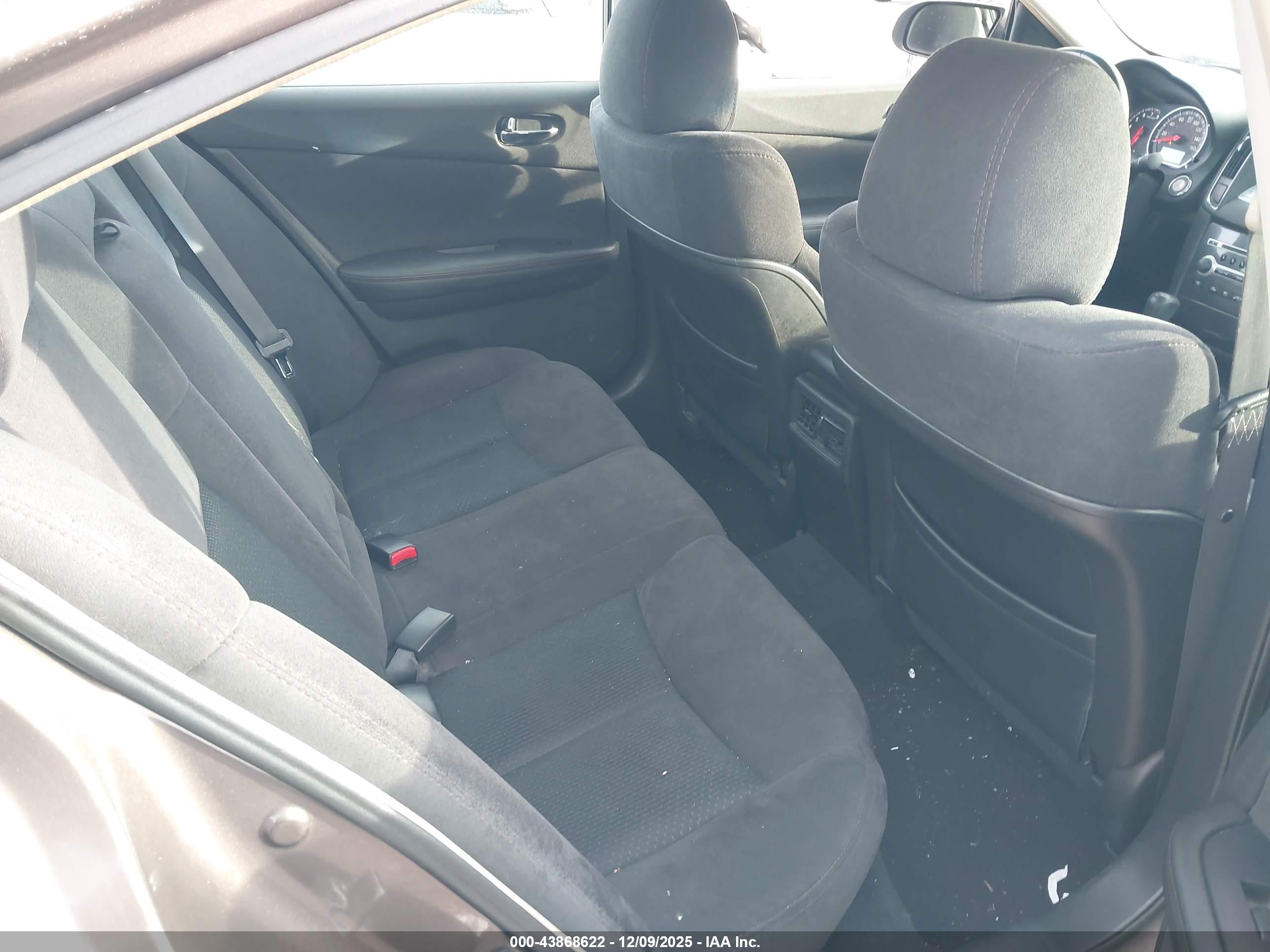 NISSAN MAXIMA image 8