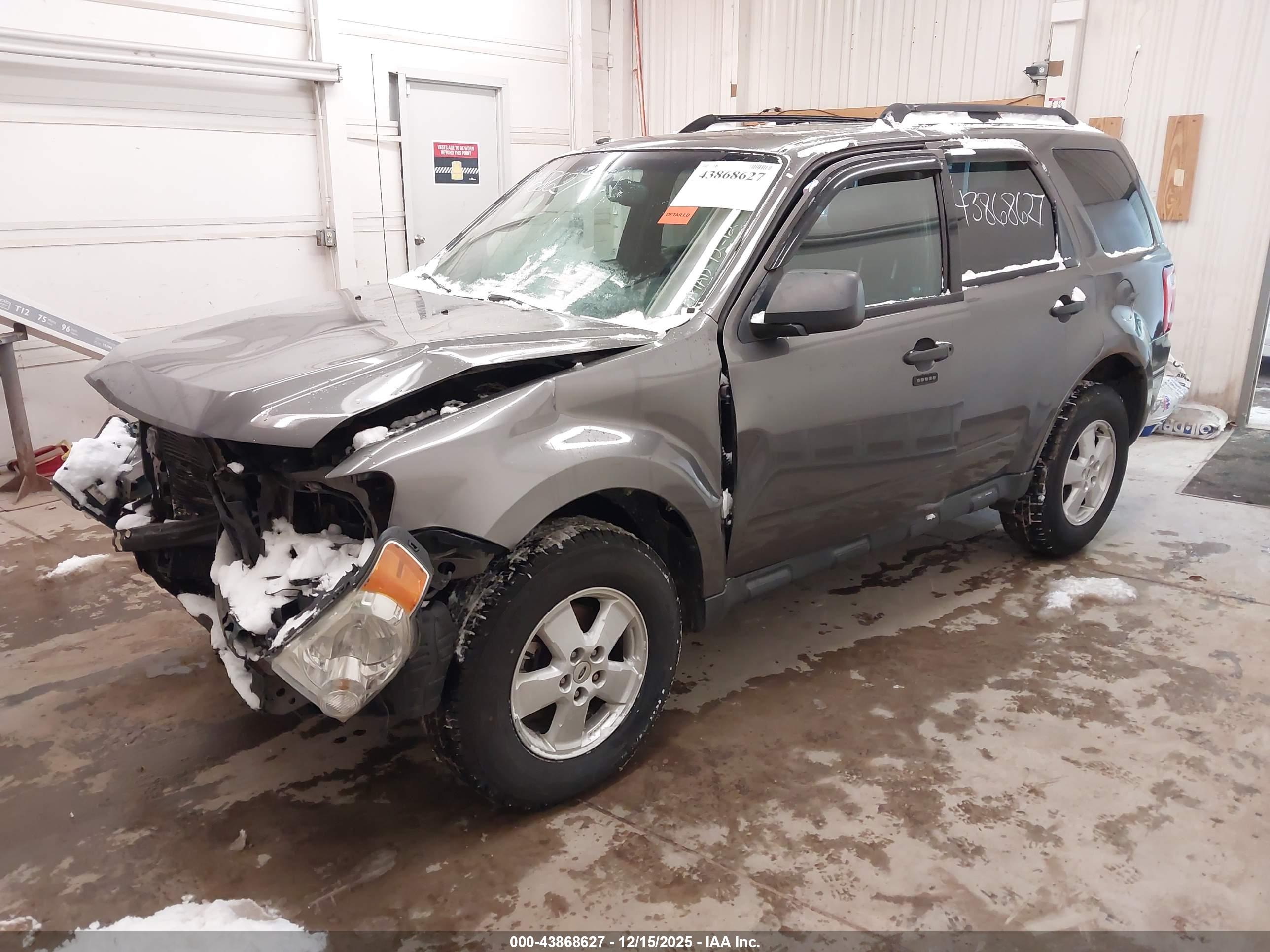 FORD ESCAPE image 2