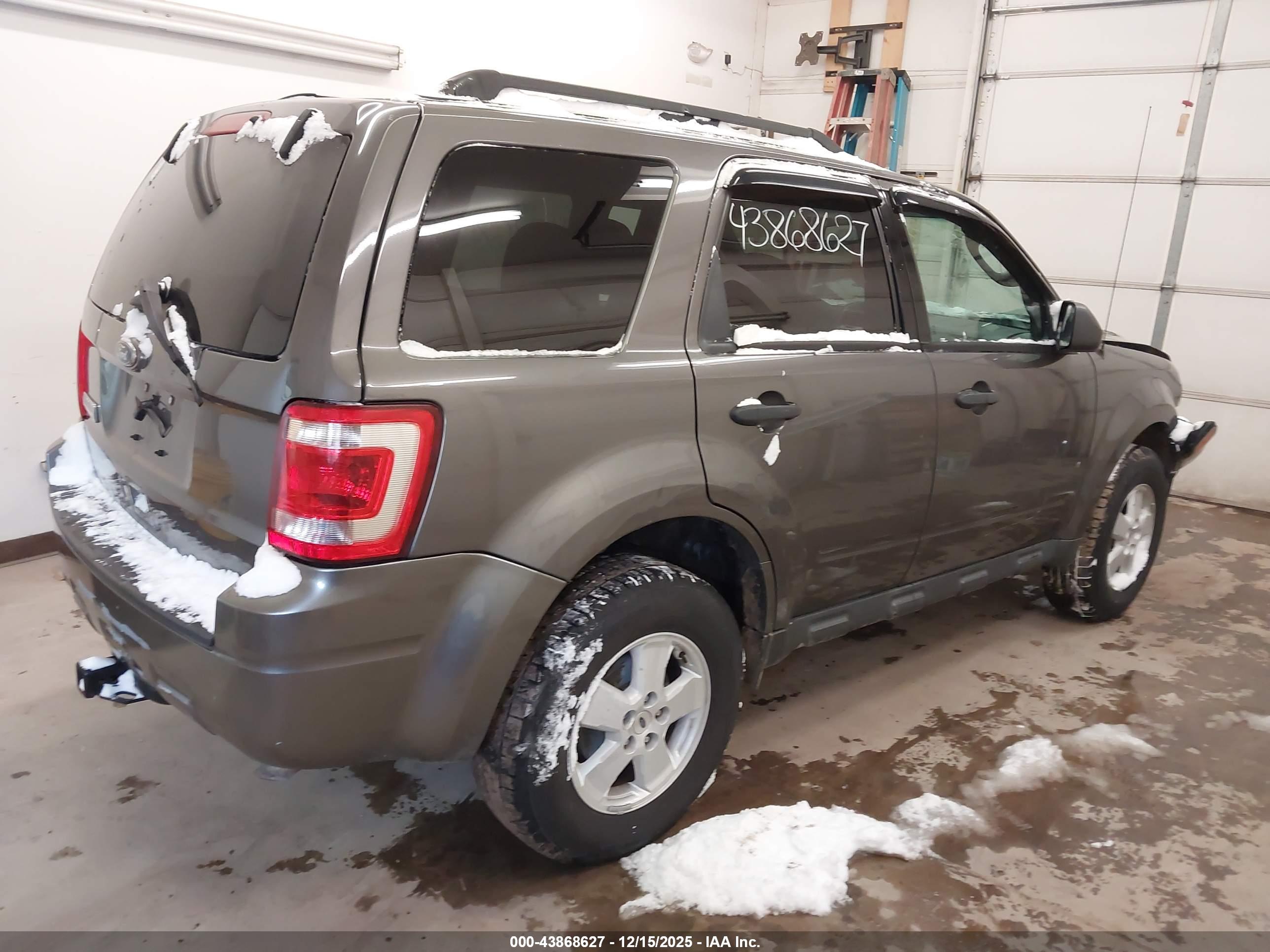 FORD ESCAPE image 4