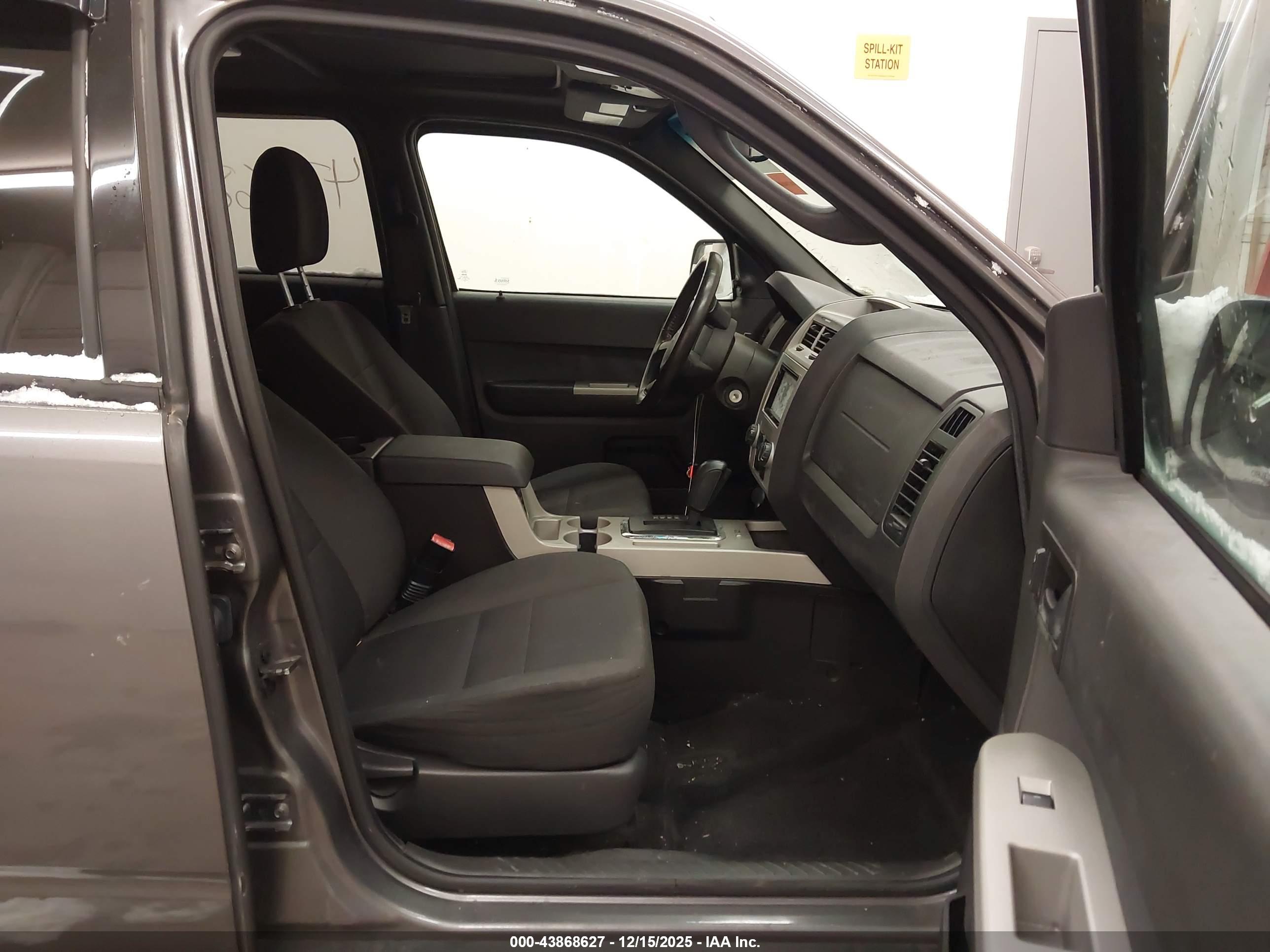 FORD ESCAPE image 5