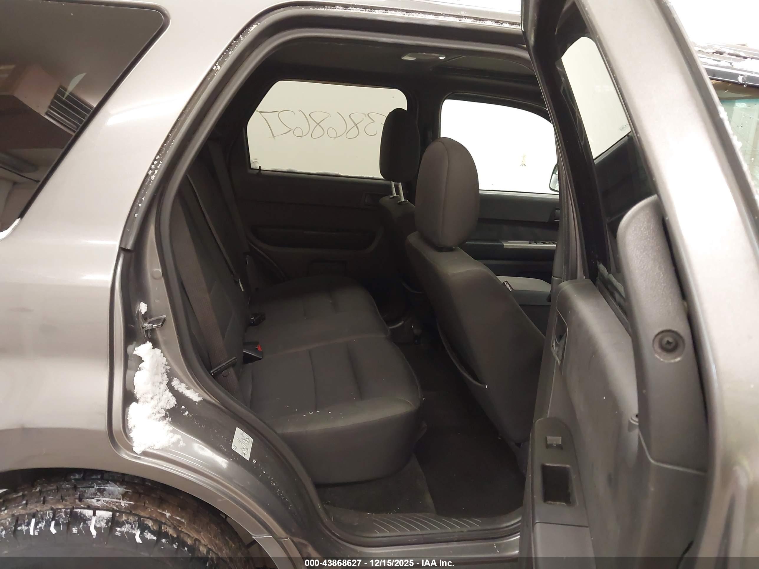 FORD ESCAPE image 8
