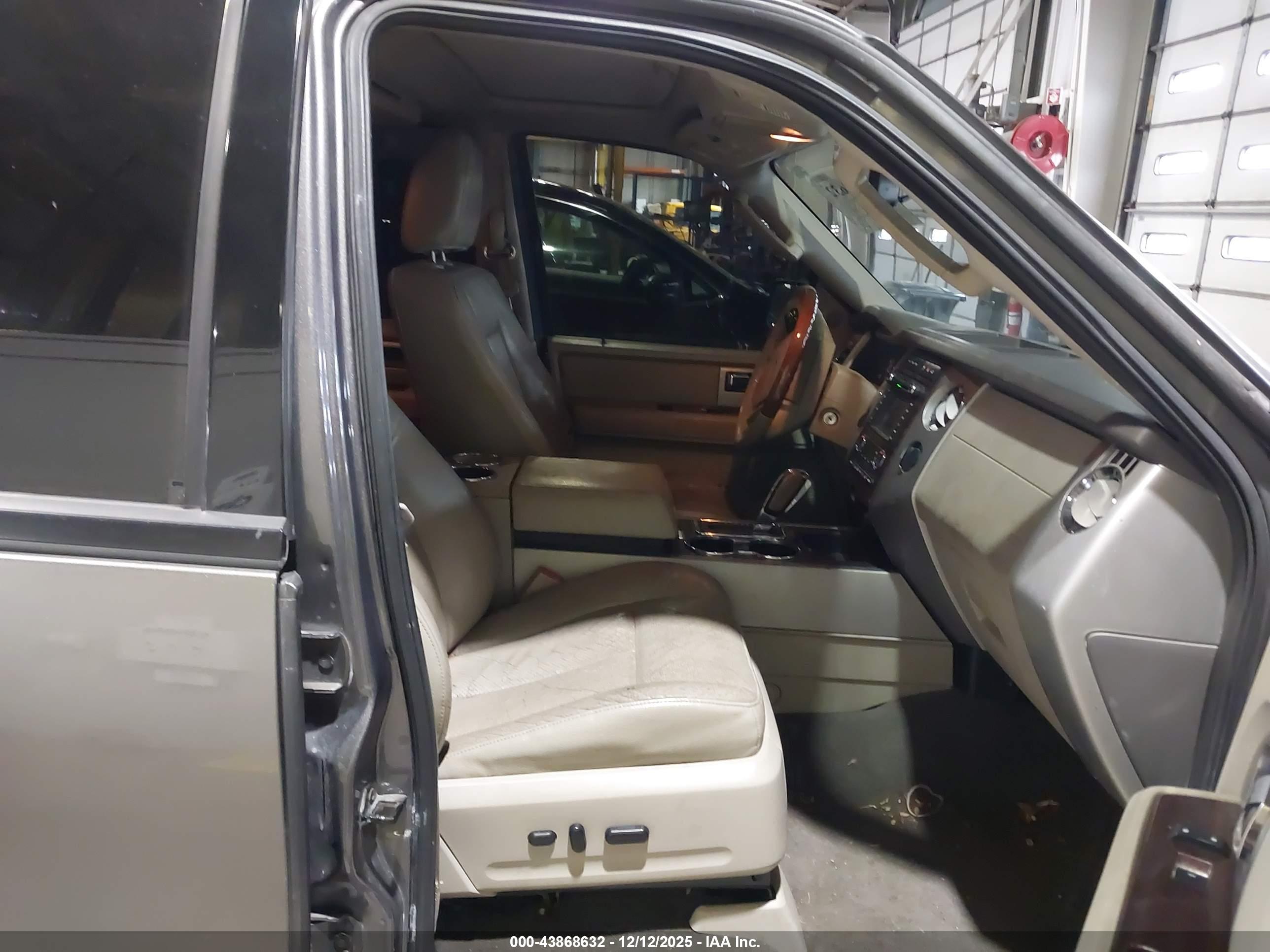 FORD EXPEDITION image 5