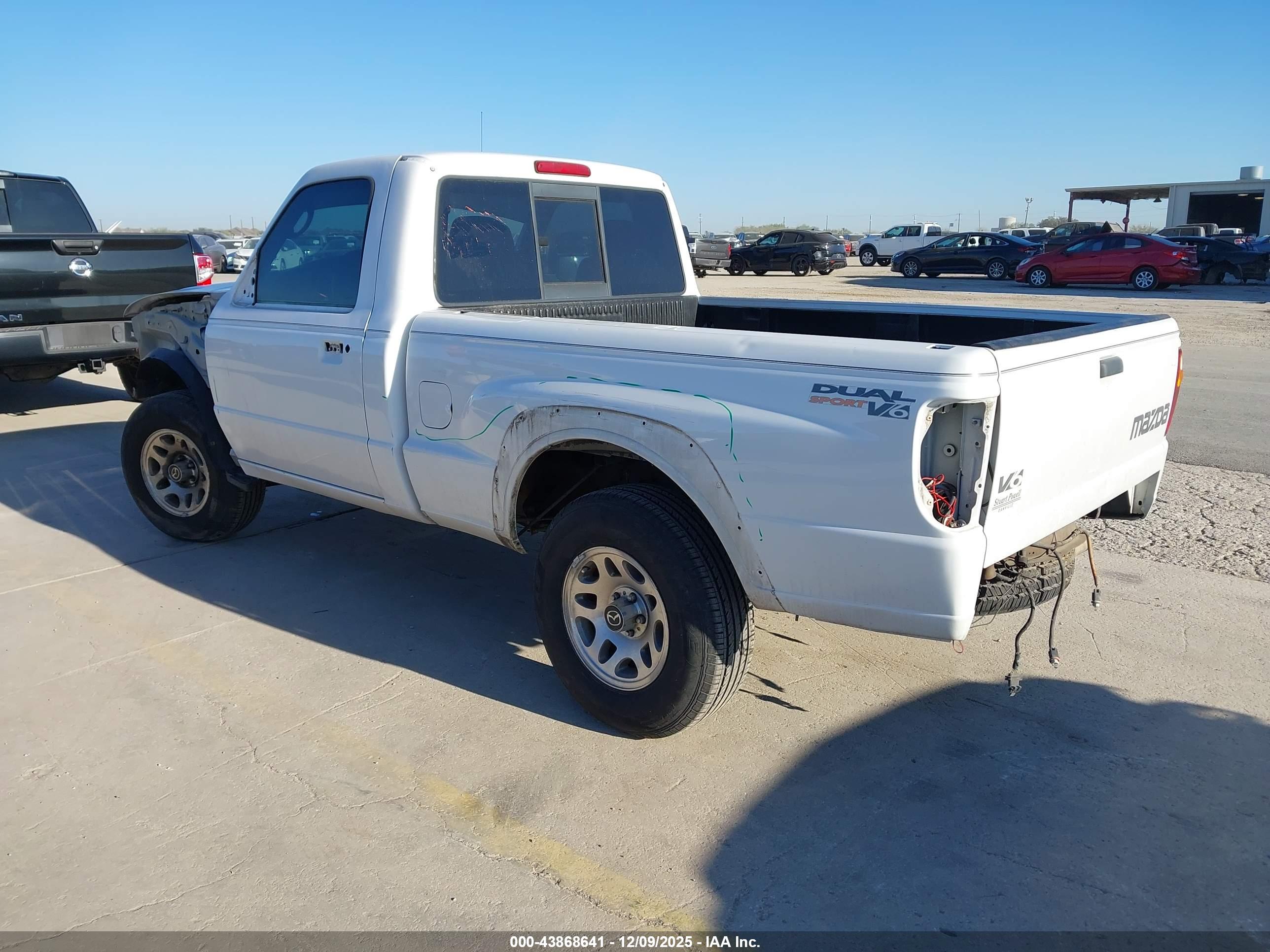 MAZDA B3000 image 3