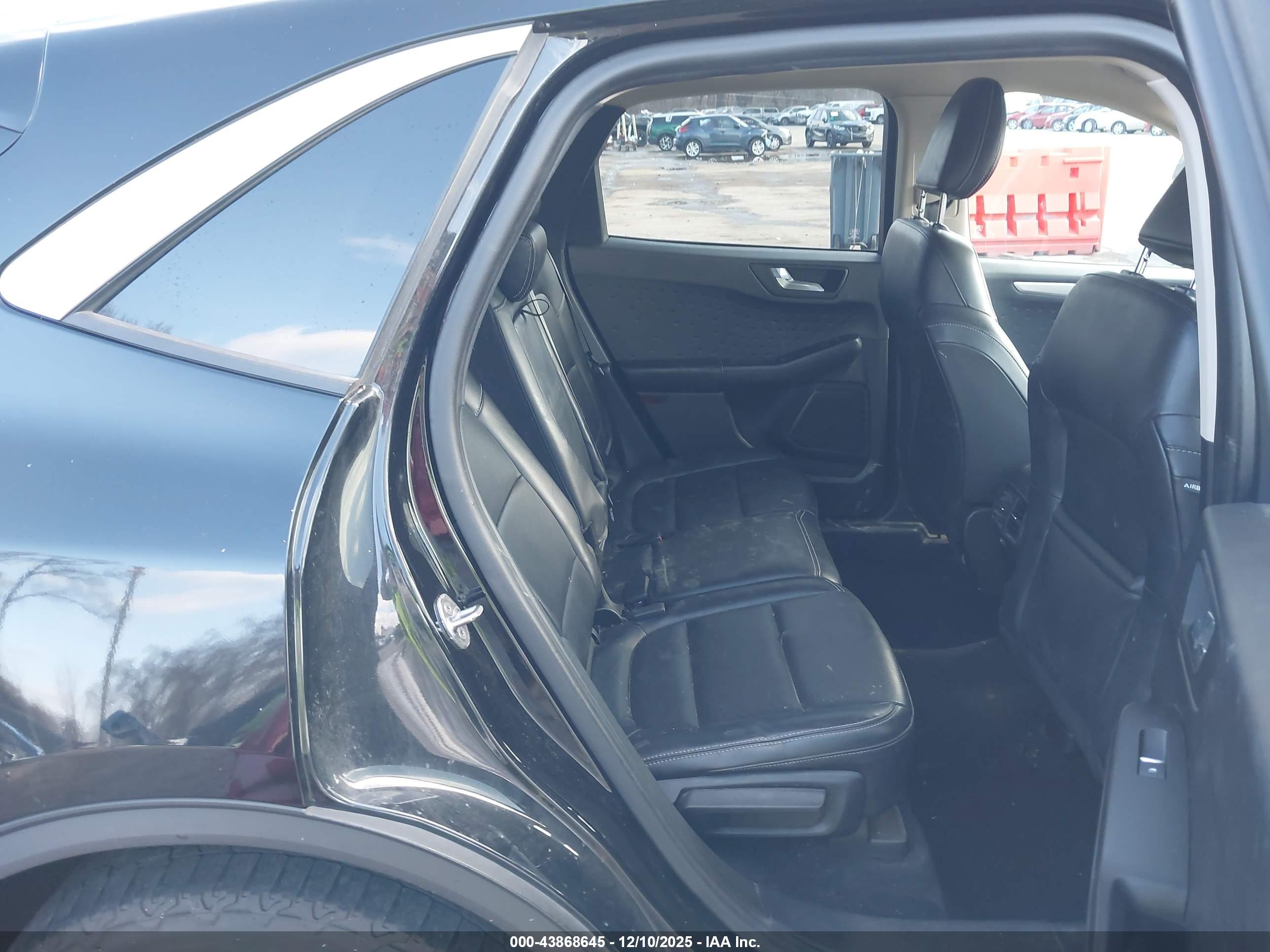 FORD ESCAPE image 8