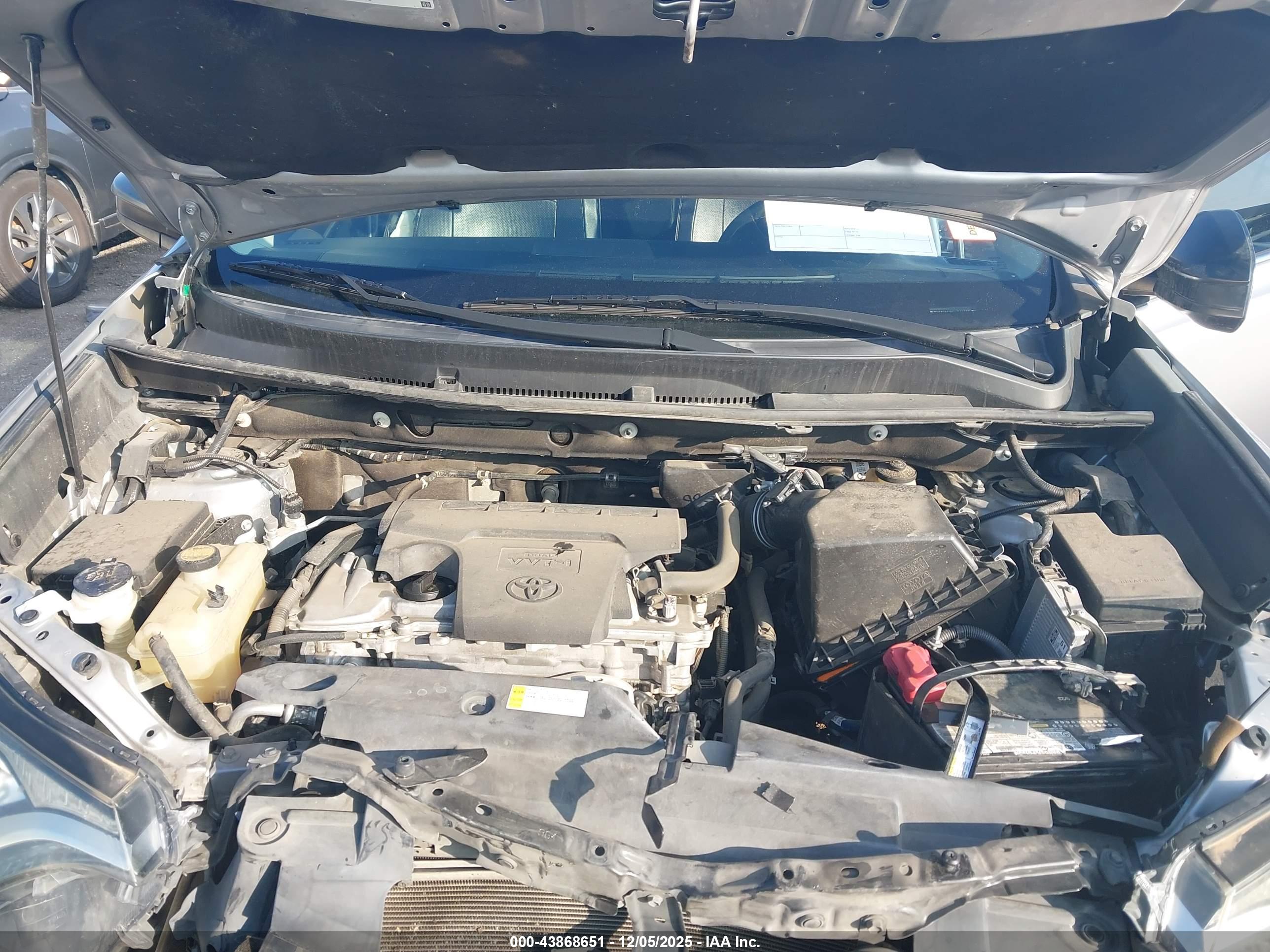 TOYOTA RAV4 image 10