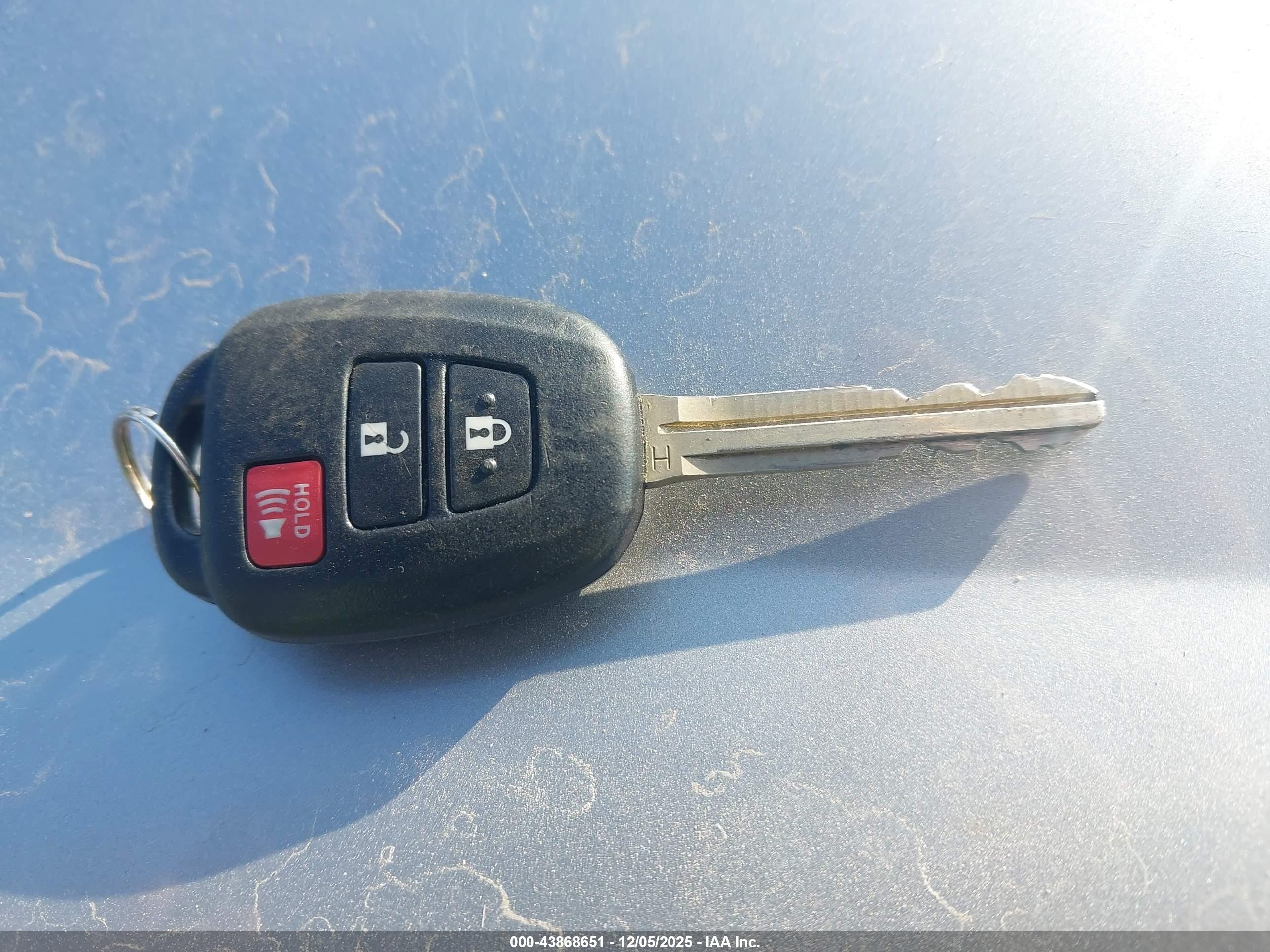 TOYOTA RAV4 image 11
