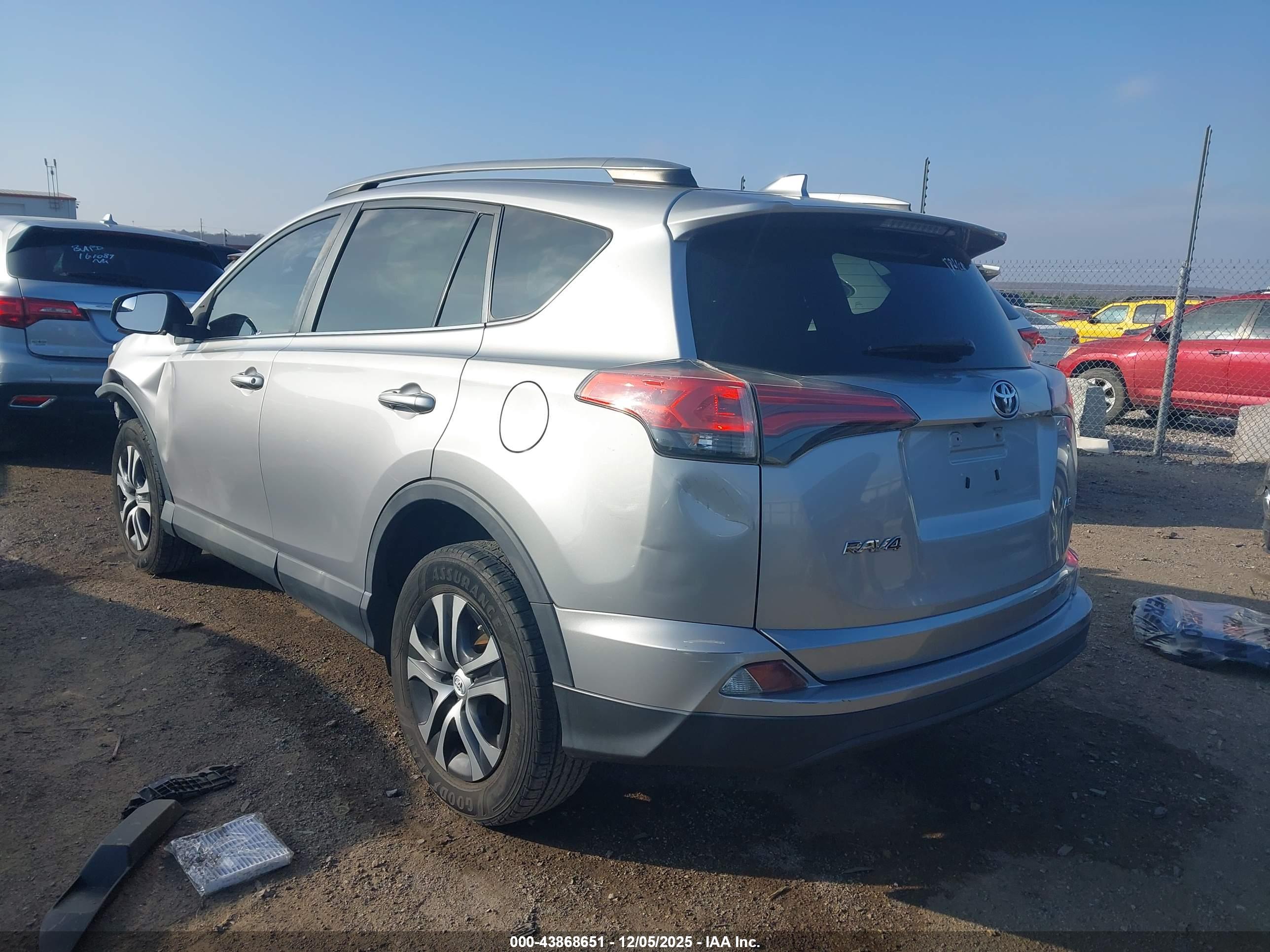 TOYOTA RAV4 image 3