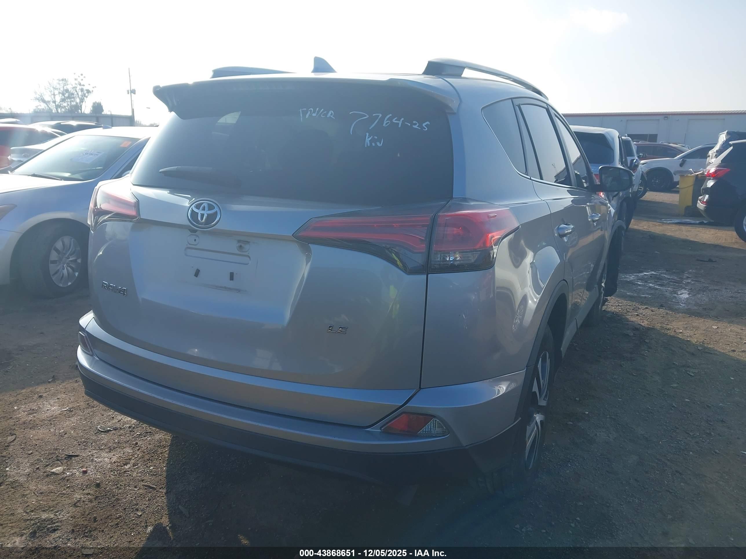 TOYOTA RAV4 image 4