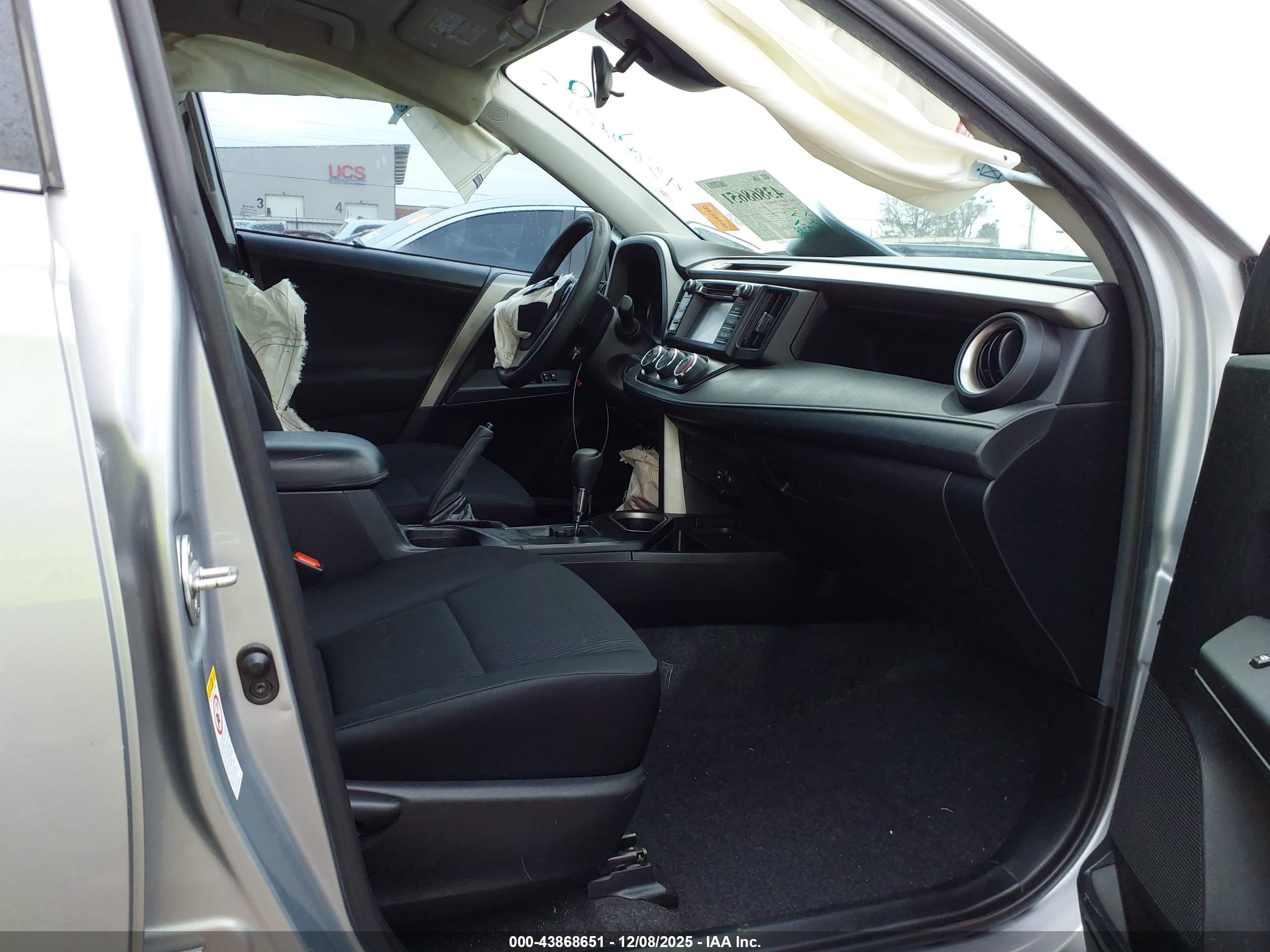 TOYOTA RAV4 image 5