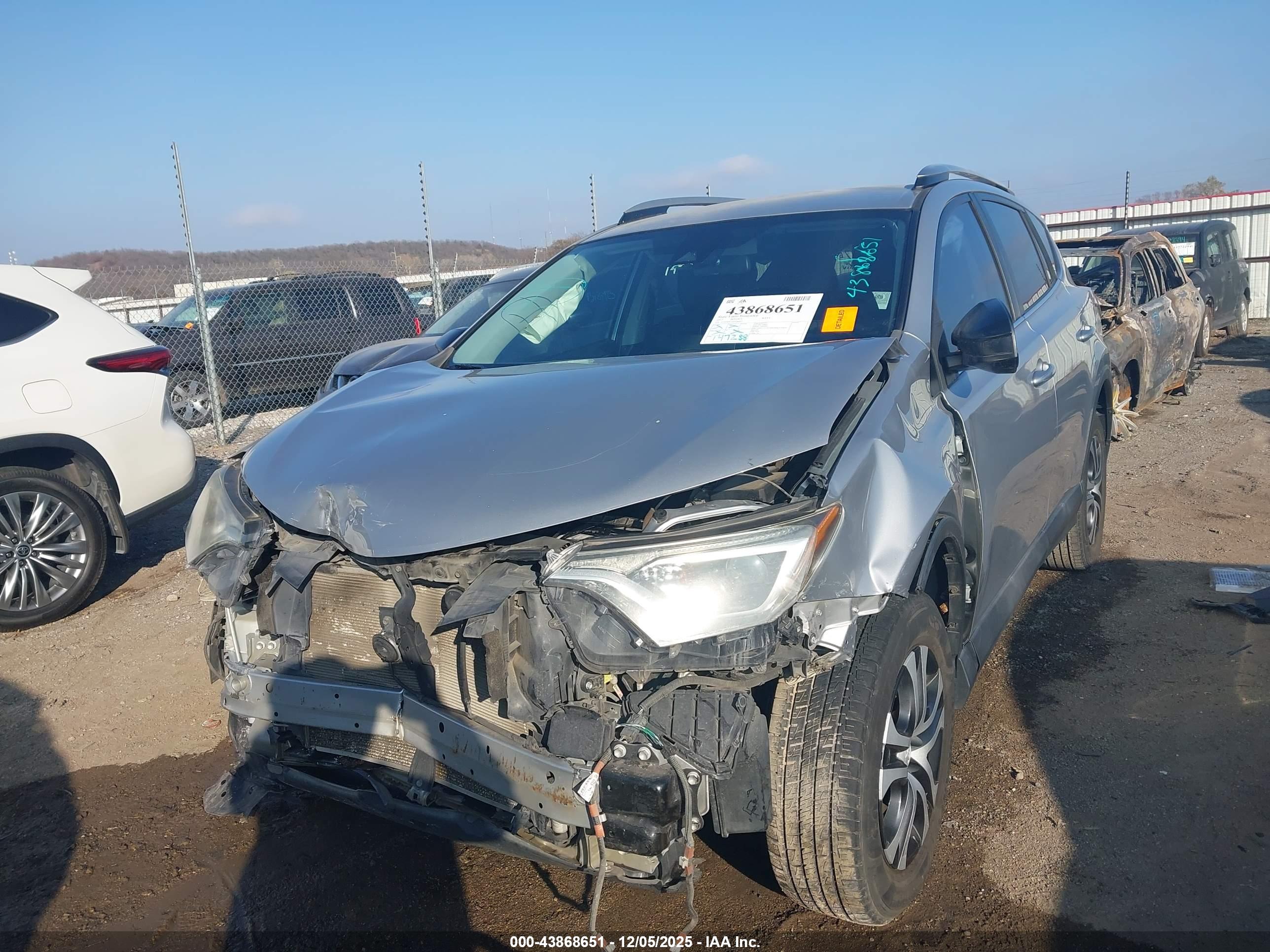 TOYOTA RAV4 image 6