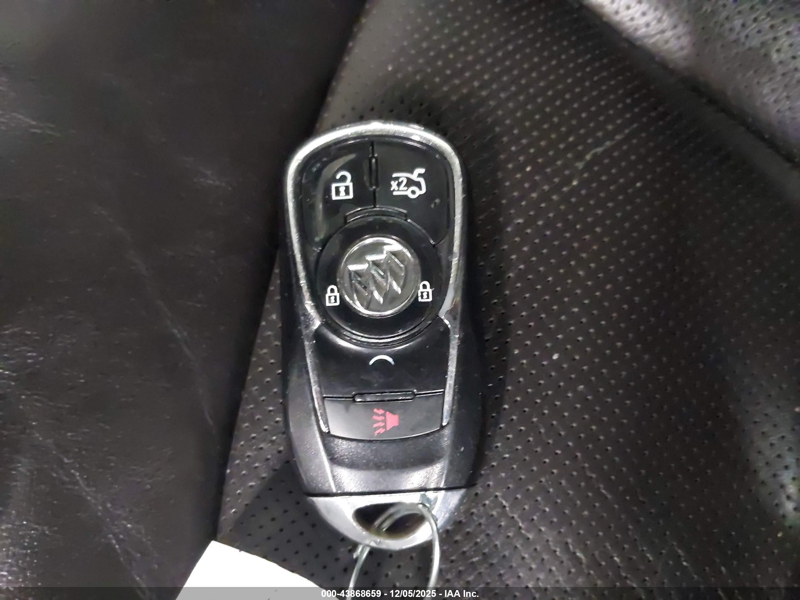 BUICK LACROSSE image 11