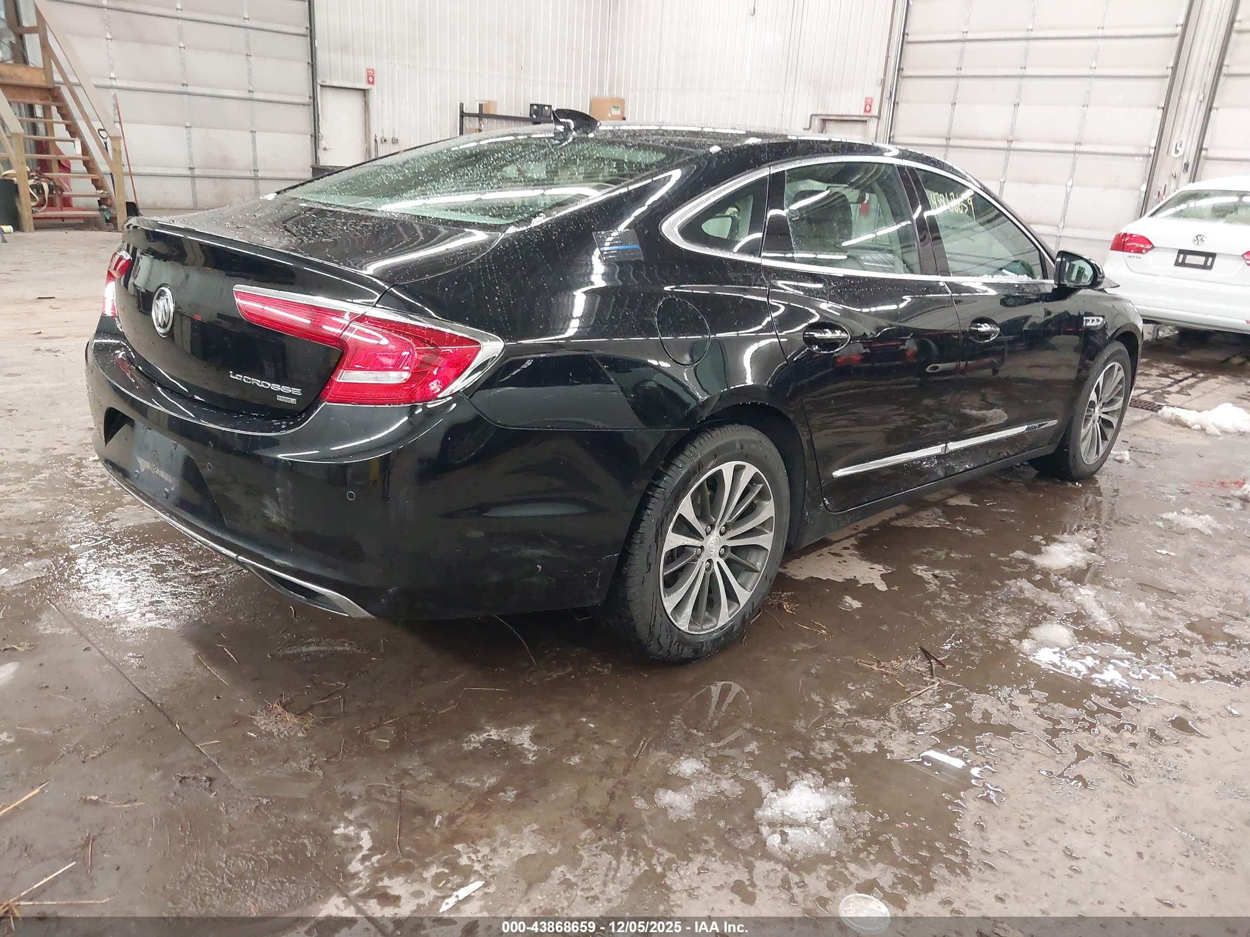 BUICK LACROSSE image 4