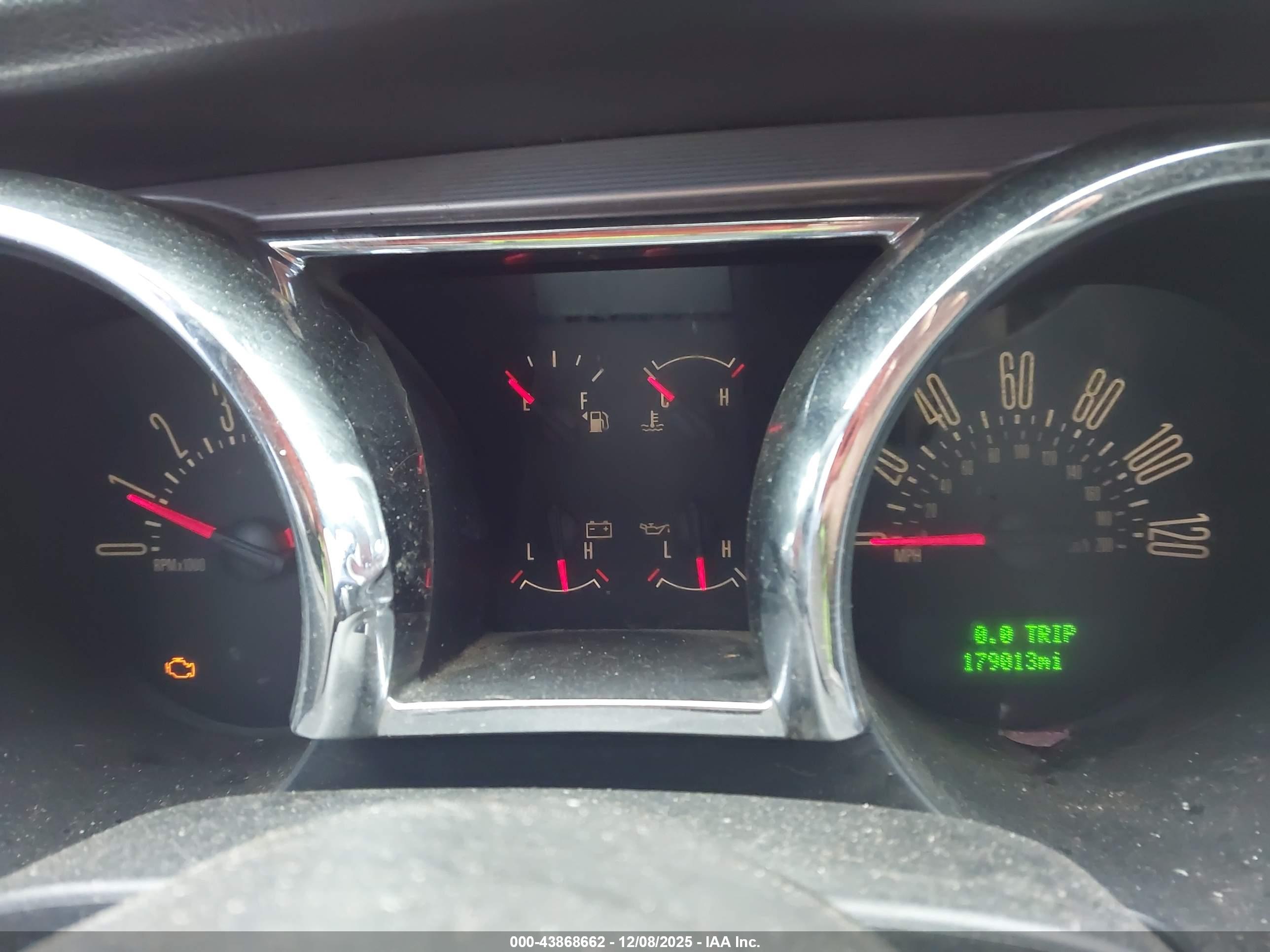 FORD MUSTANG image 7