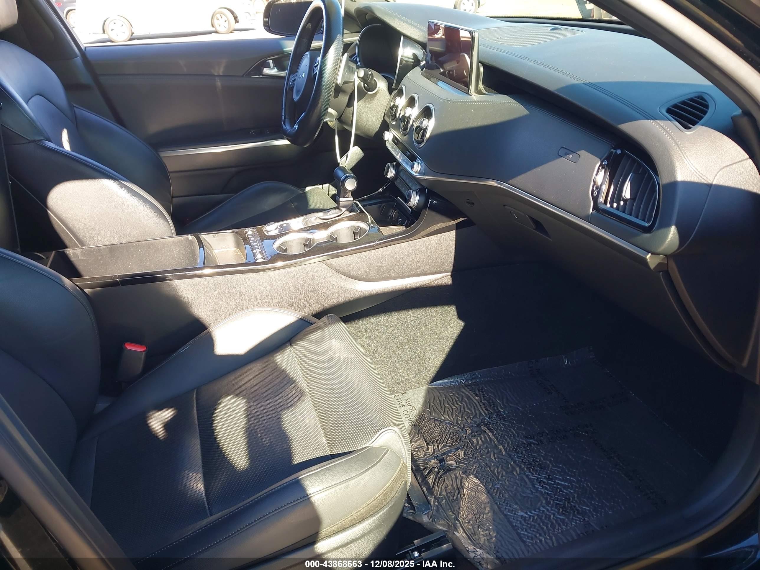 KIA STINGER image 5
