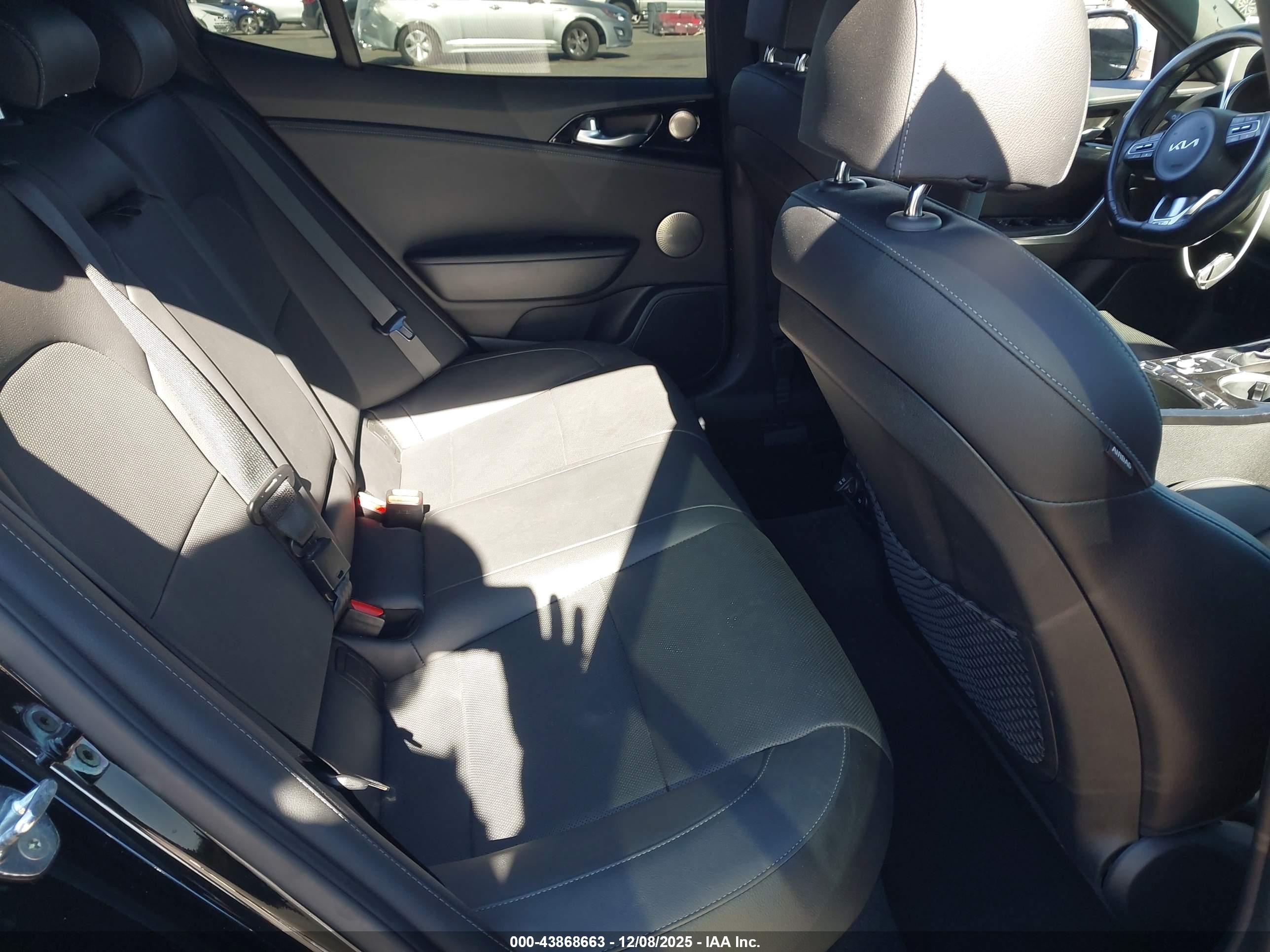 KIA STINGER image 8