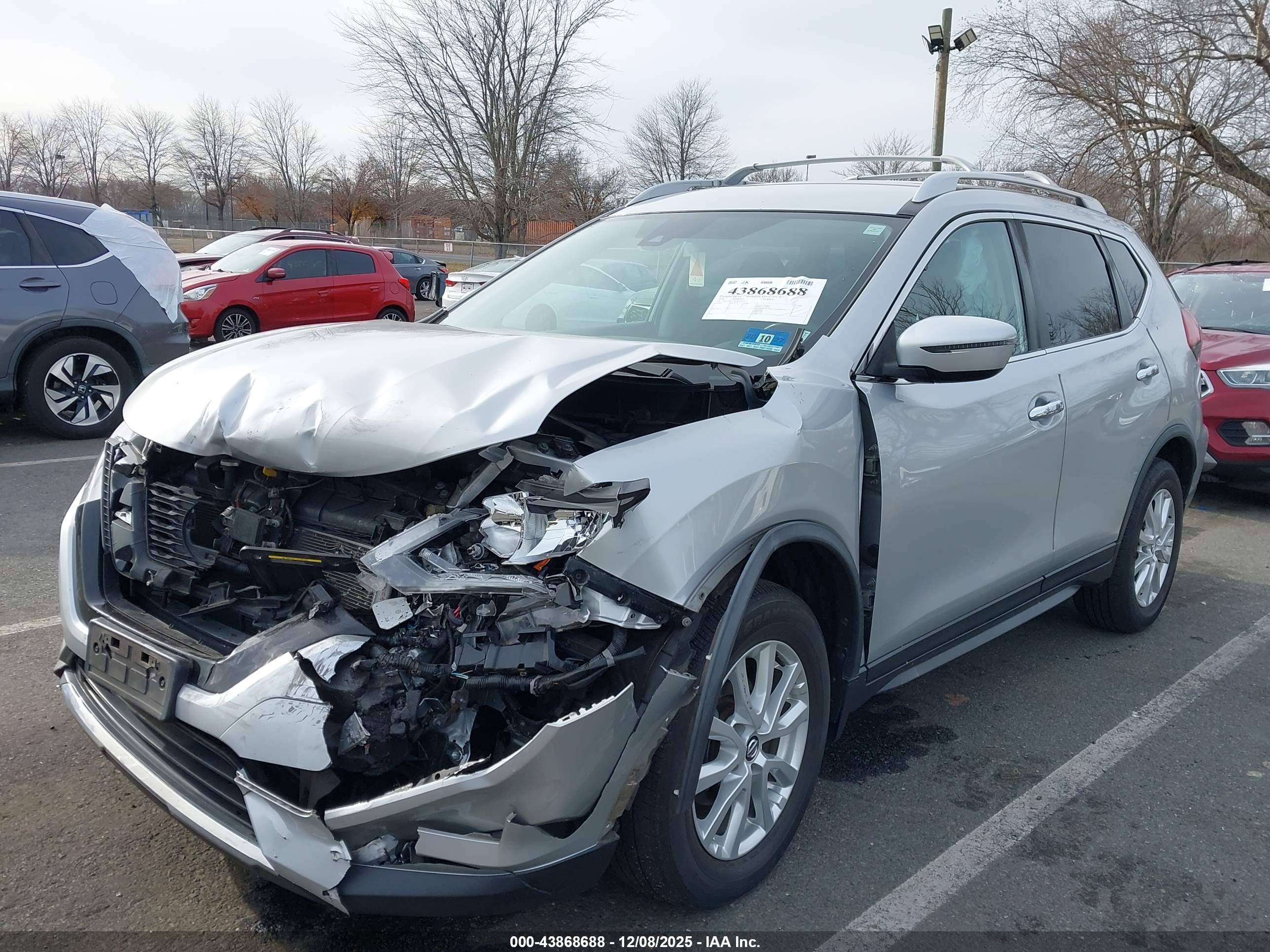 NISSAN ROGUE image 2