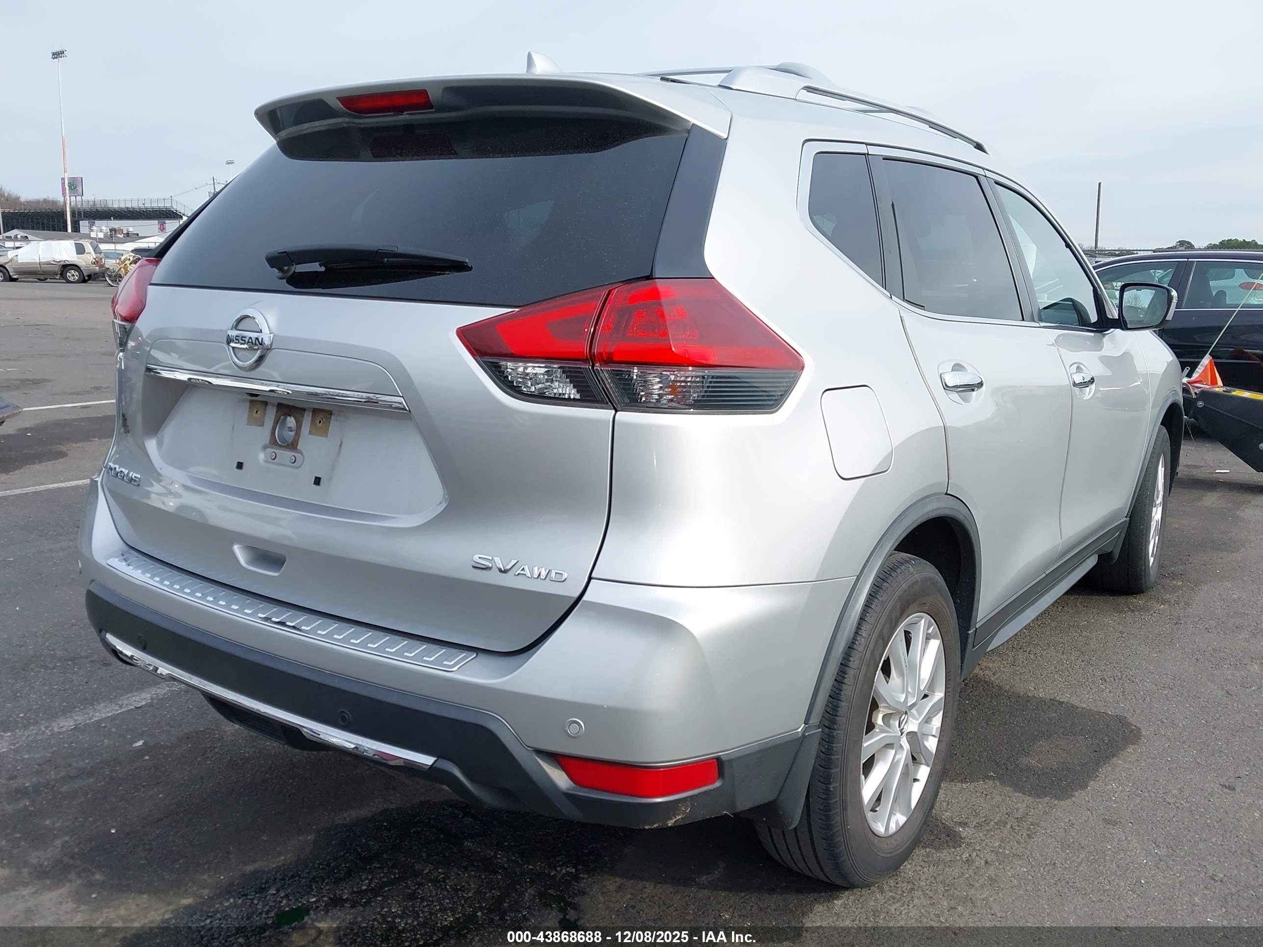NISSAN ROGUE image 4