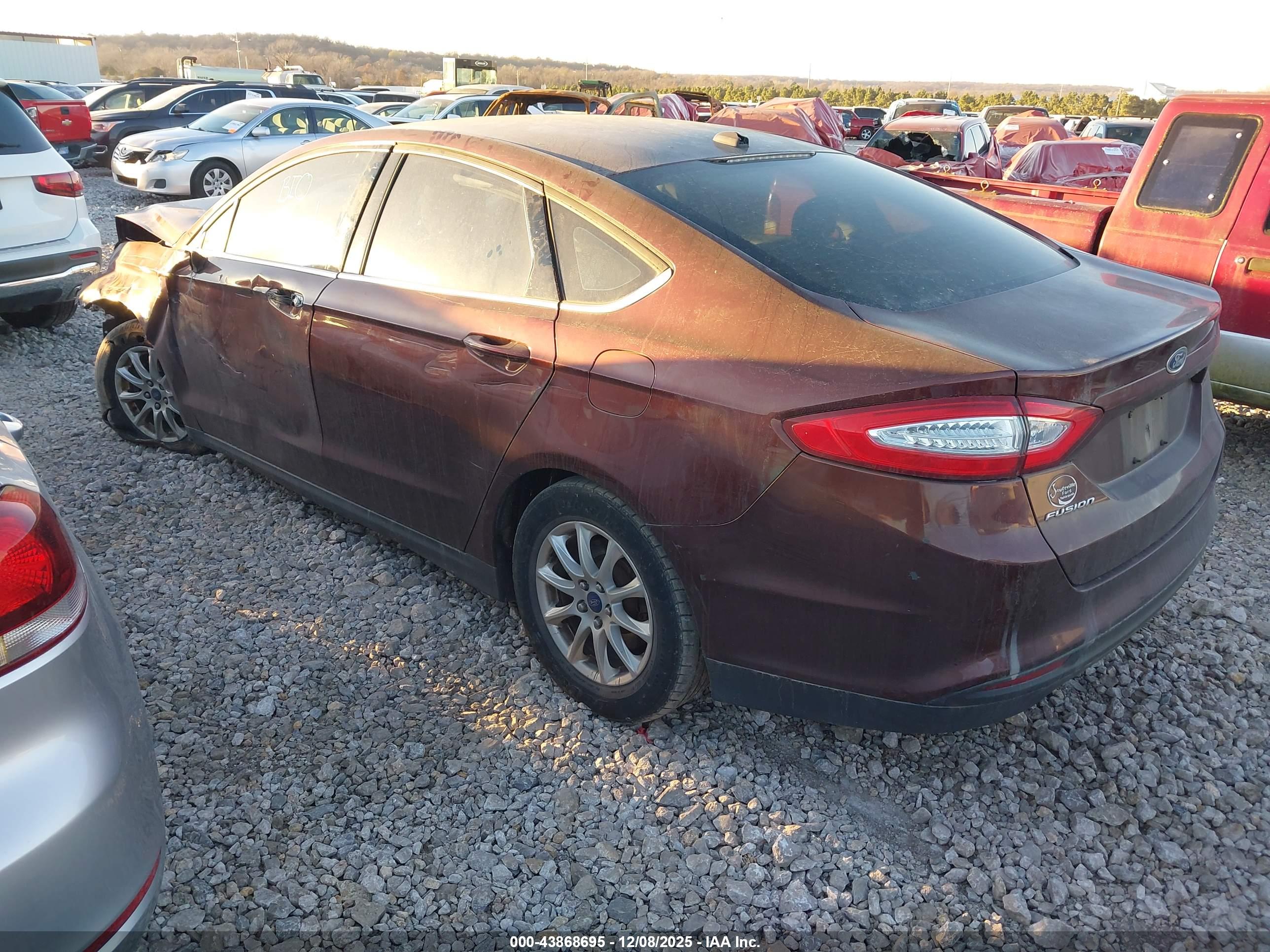 FORD FUSION image 3