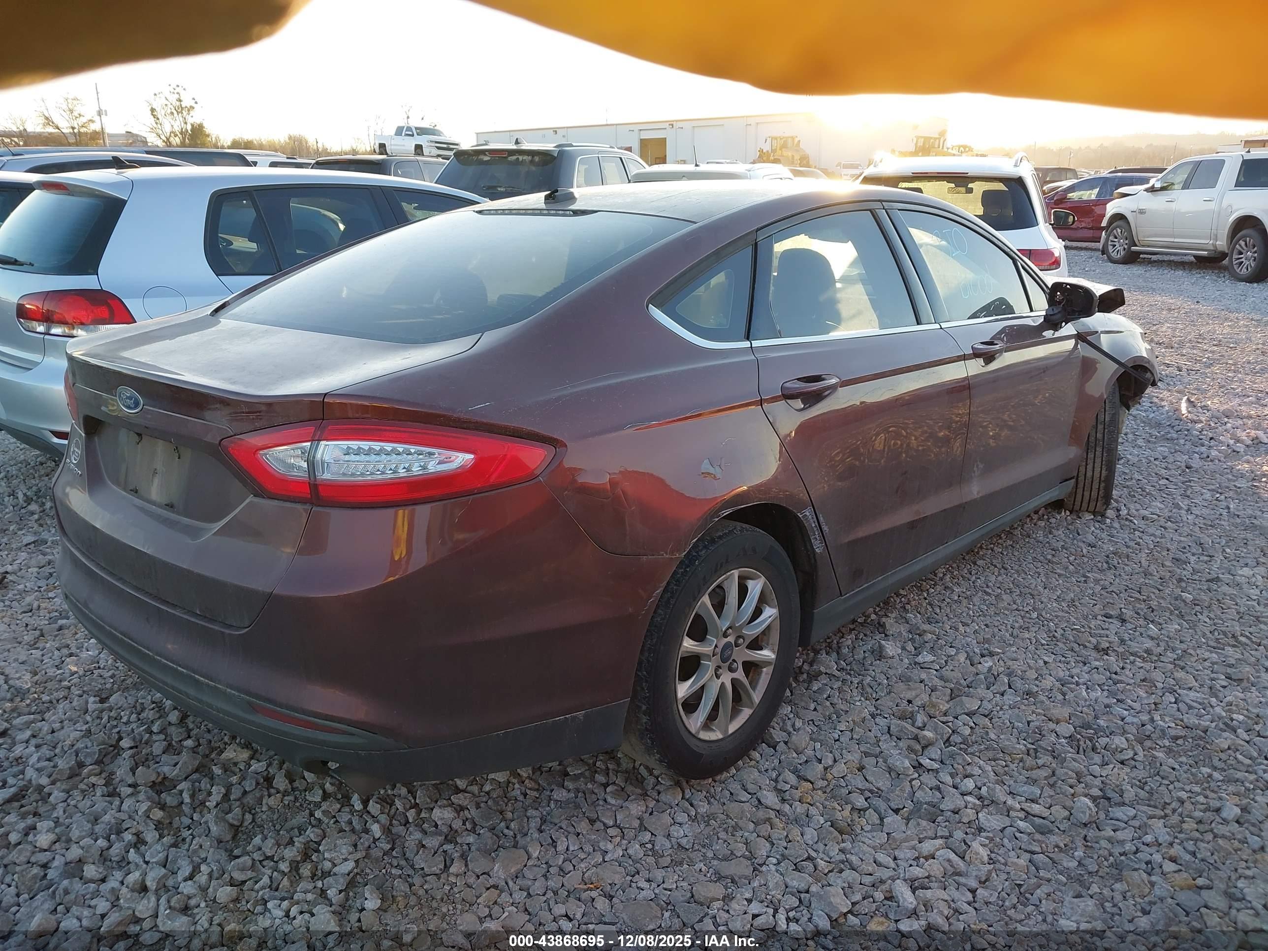 FORD FUSION image 4