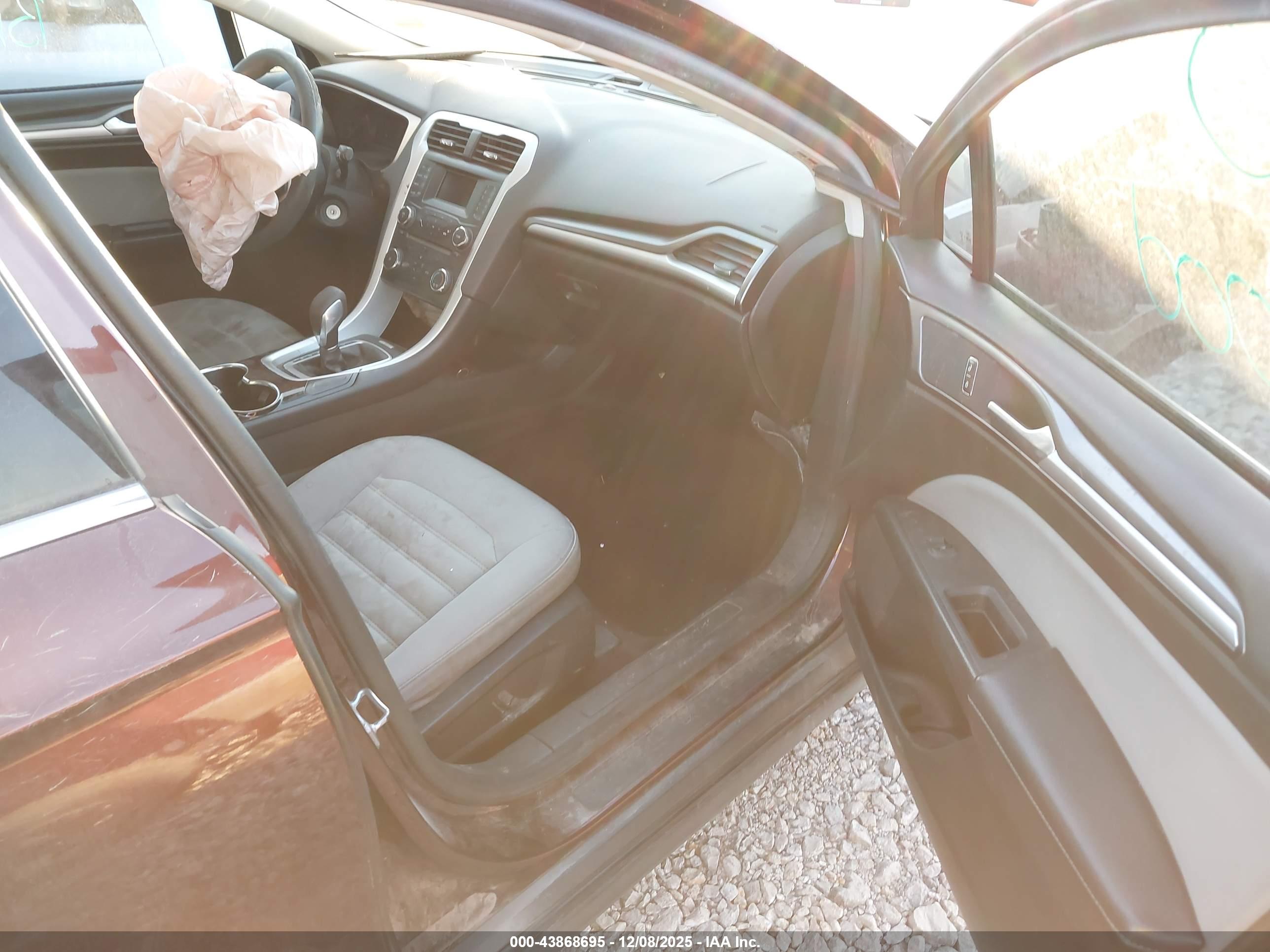 FORD FUSION image 5