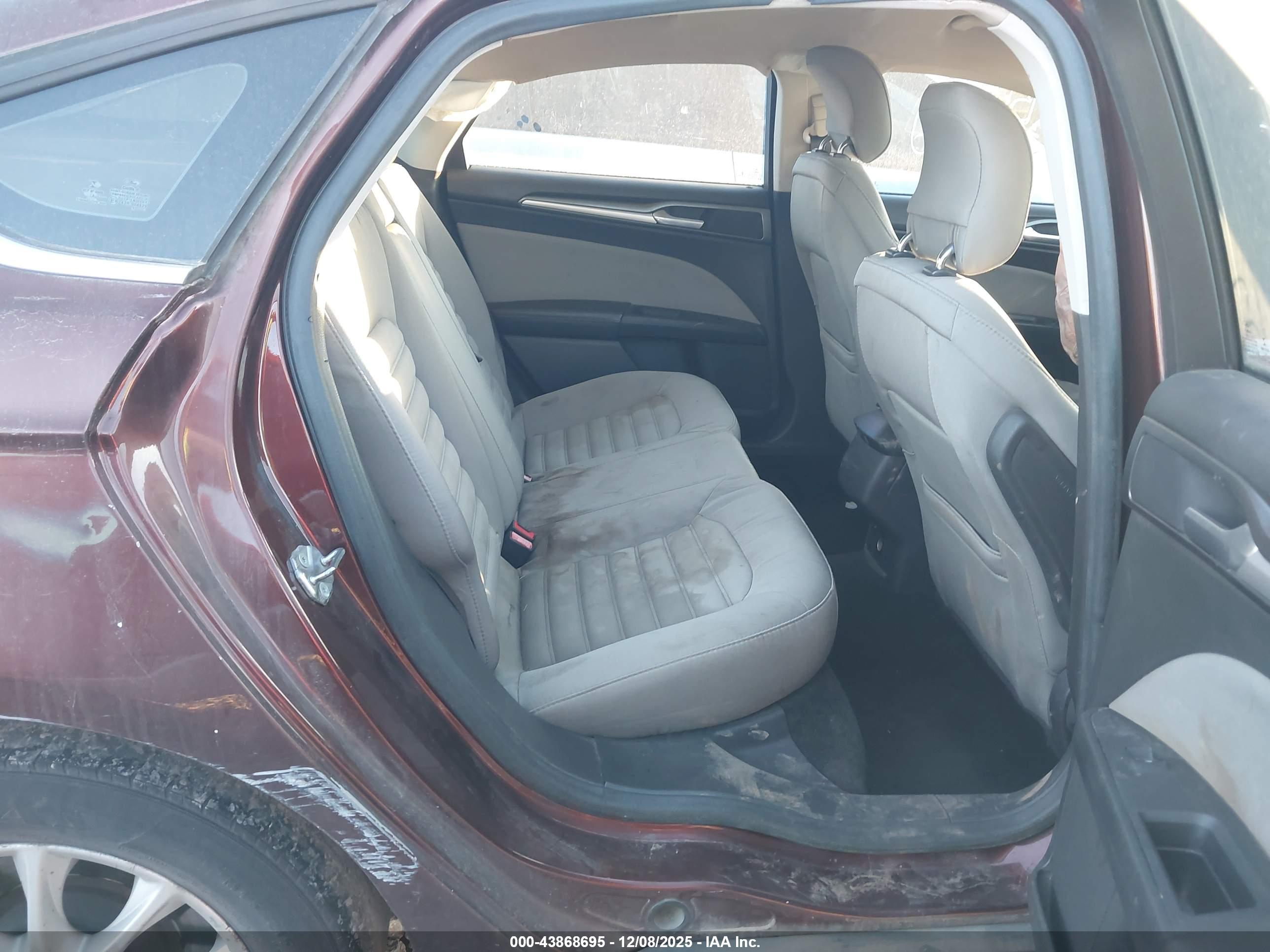 FORD FUSION image 8