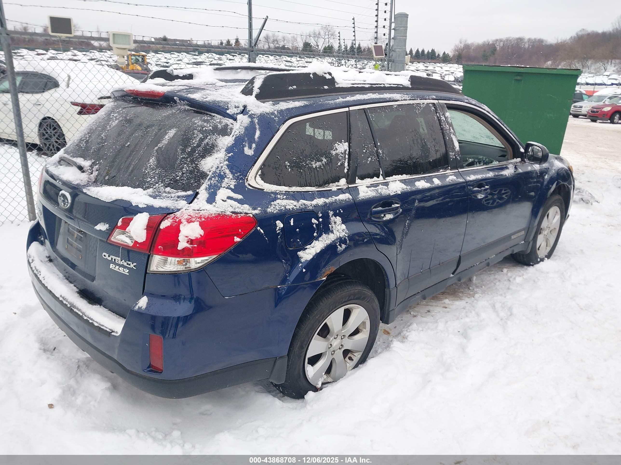 SUBARU OUTBACK image 4