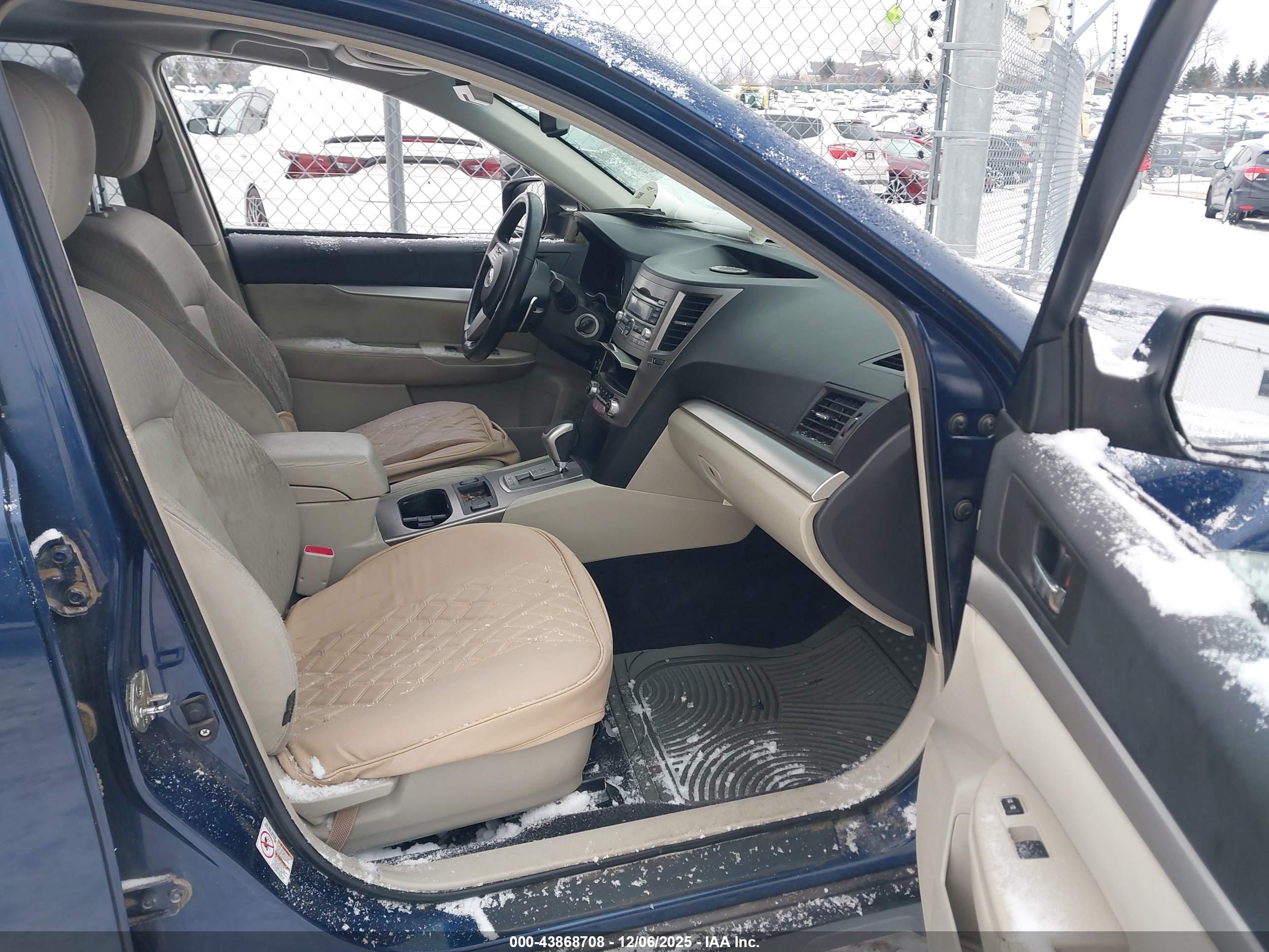 SUBARU OUTBACK image 5