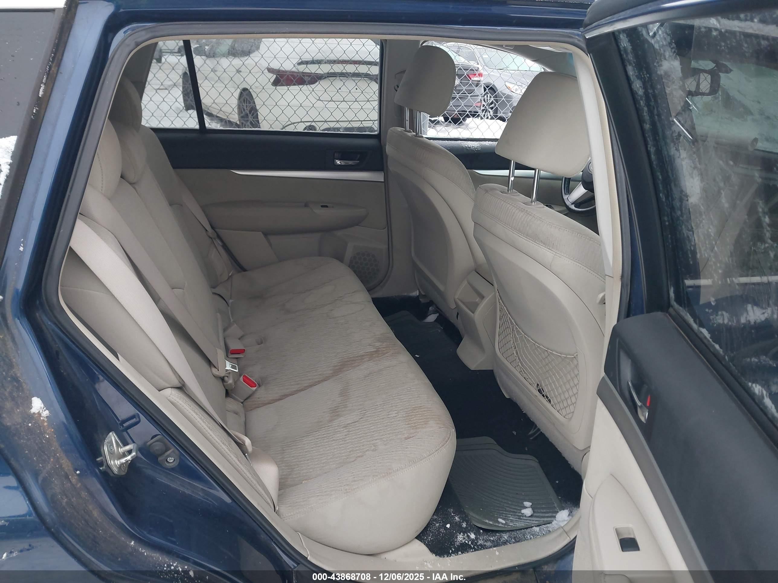 SUBARU OUTBACK image 8
