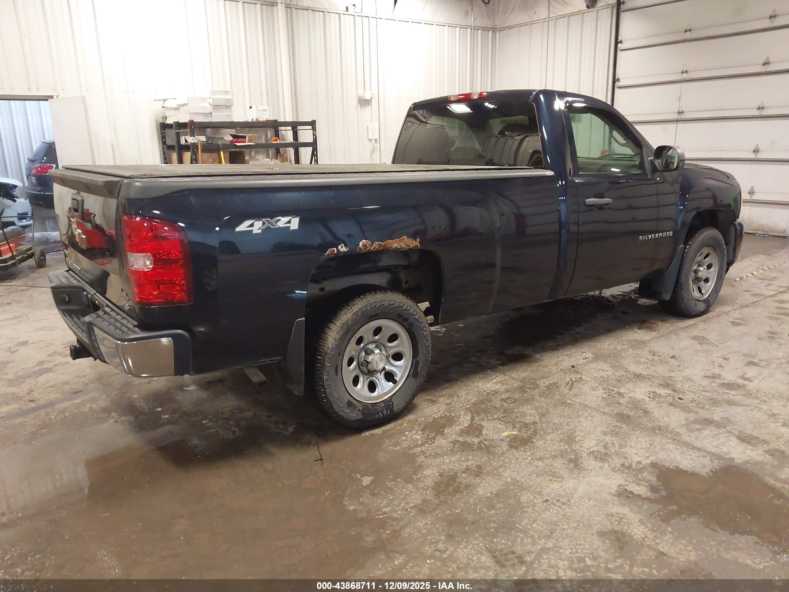 CHEVROLET SILVERADO image 4
