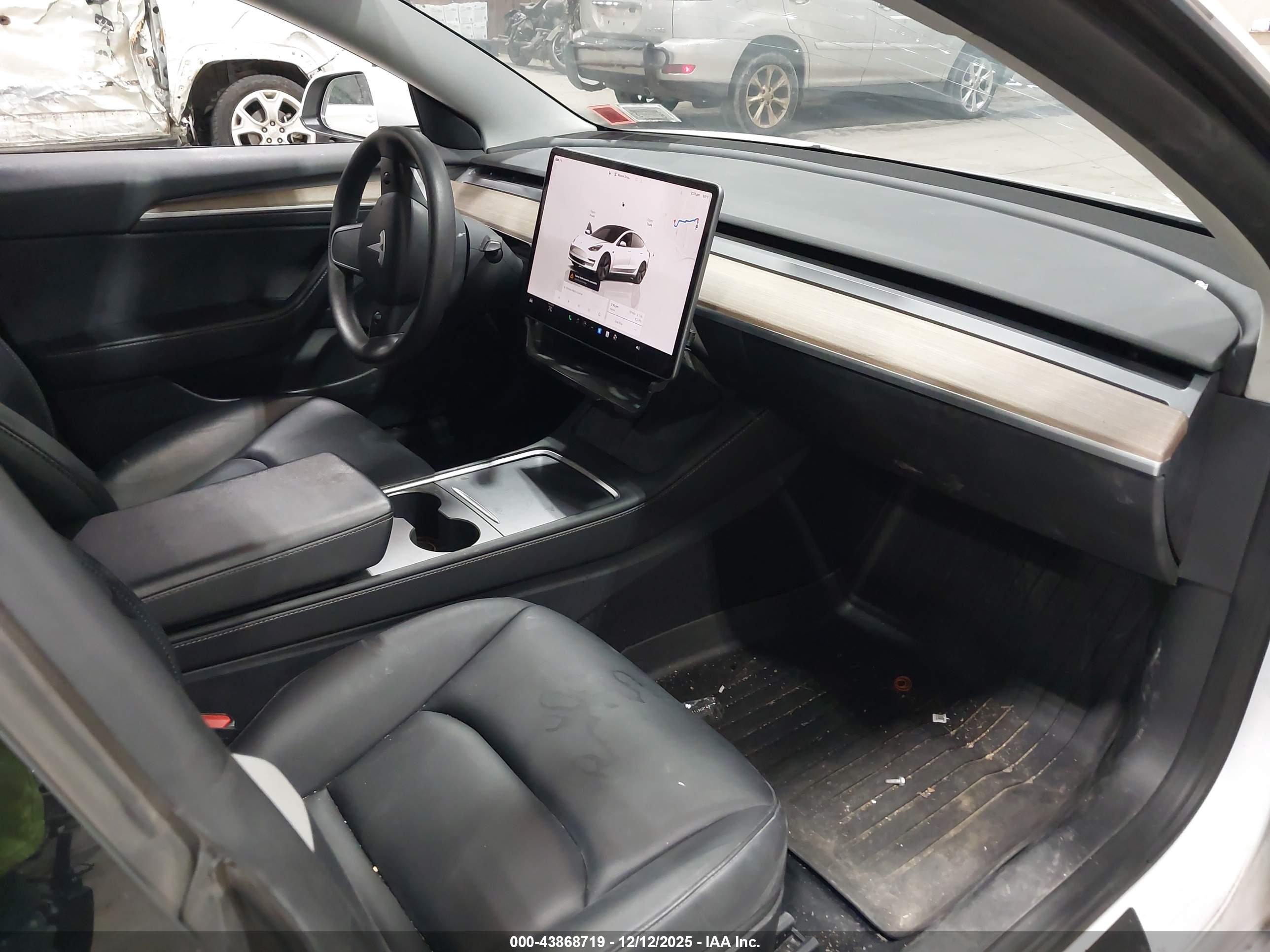 TESLA MODEL image 5