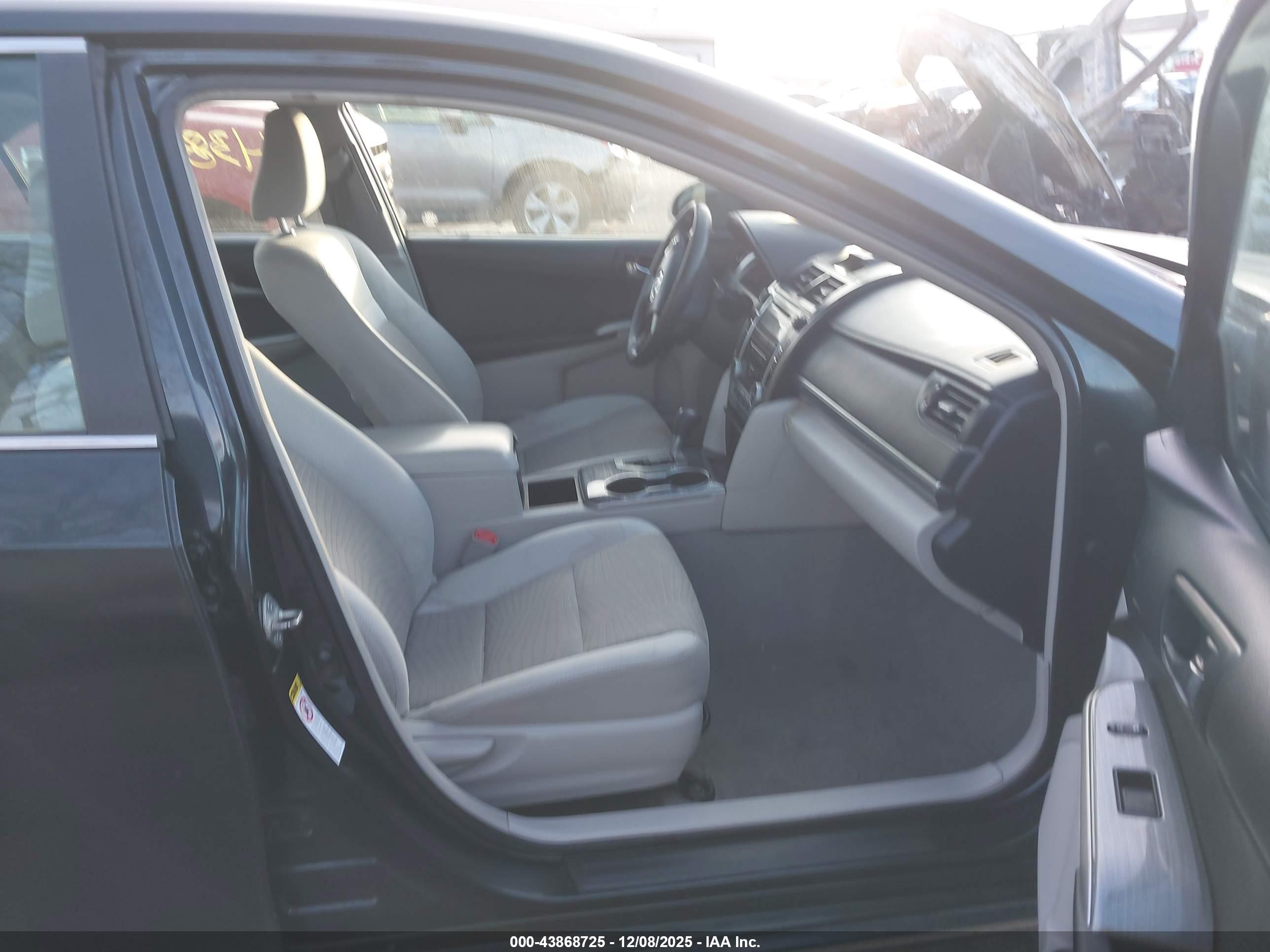 TOYOTA CAMRY image 5