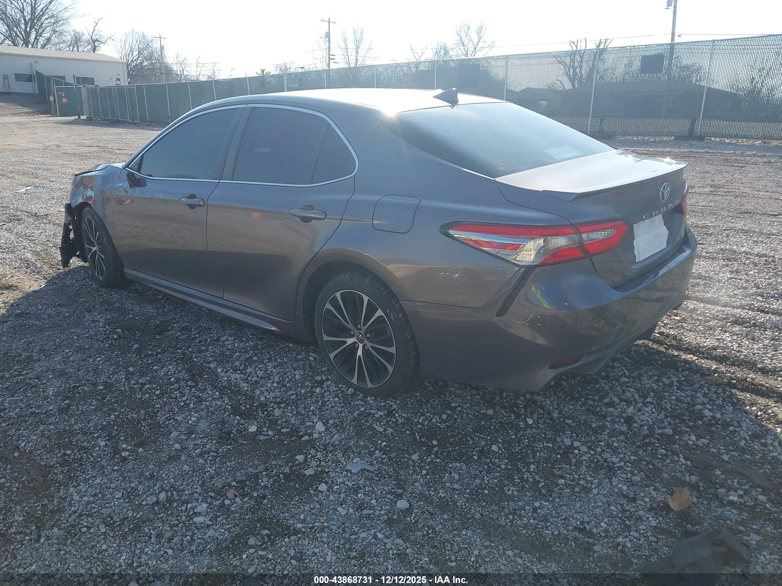 TOYOTA CAMRY image 3