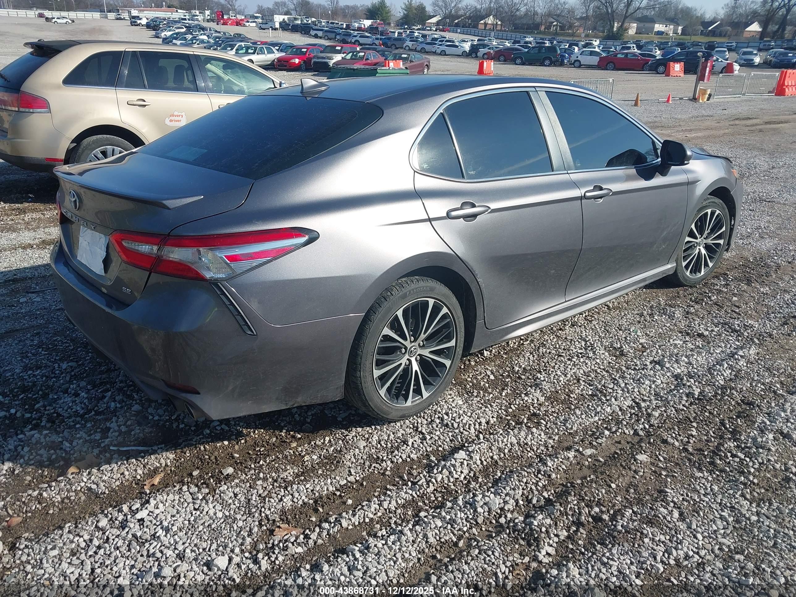TOYOTA CAMRY image 4