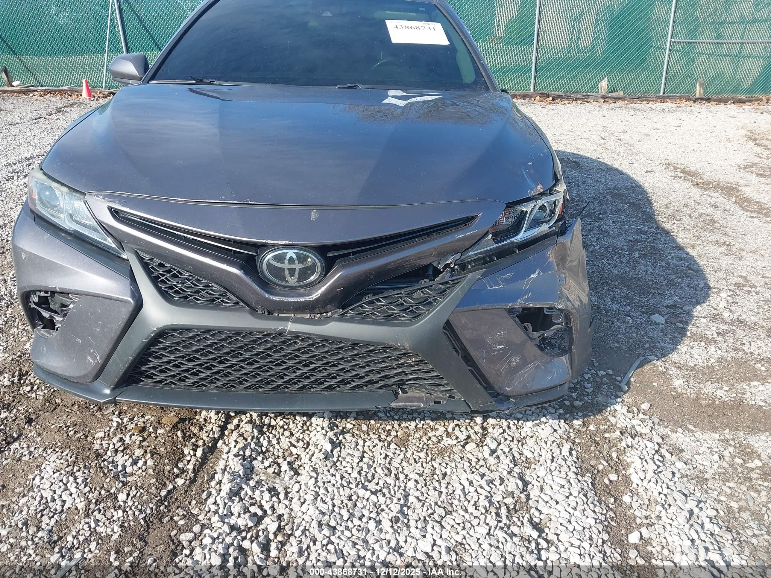 TOYOTA CAMRY image 6