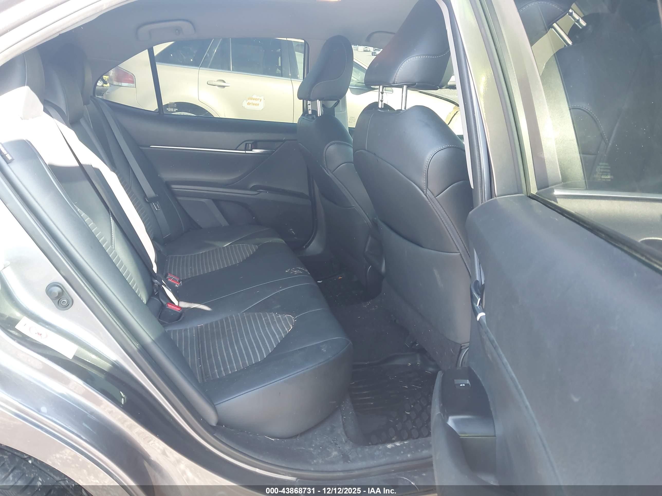 TOYOTA CAMRY image 8