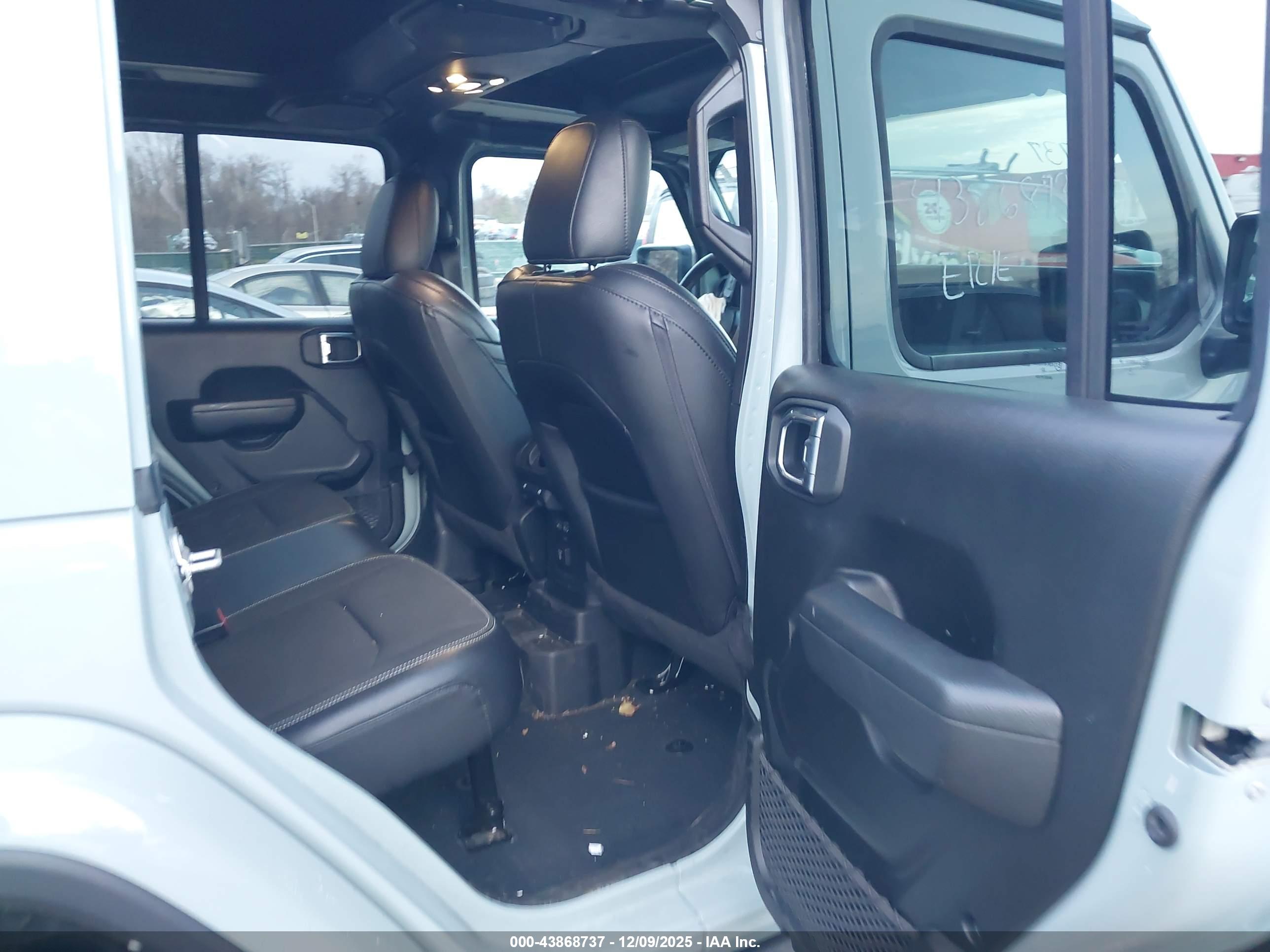 JEEP WRANGLER image 8