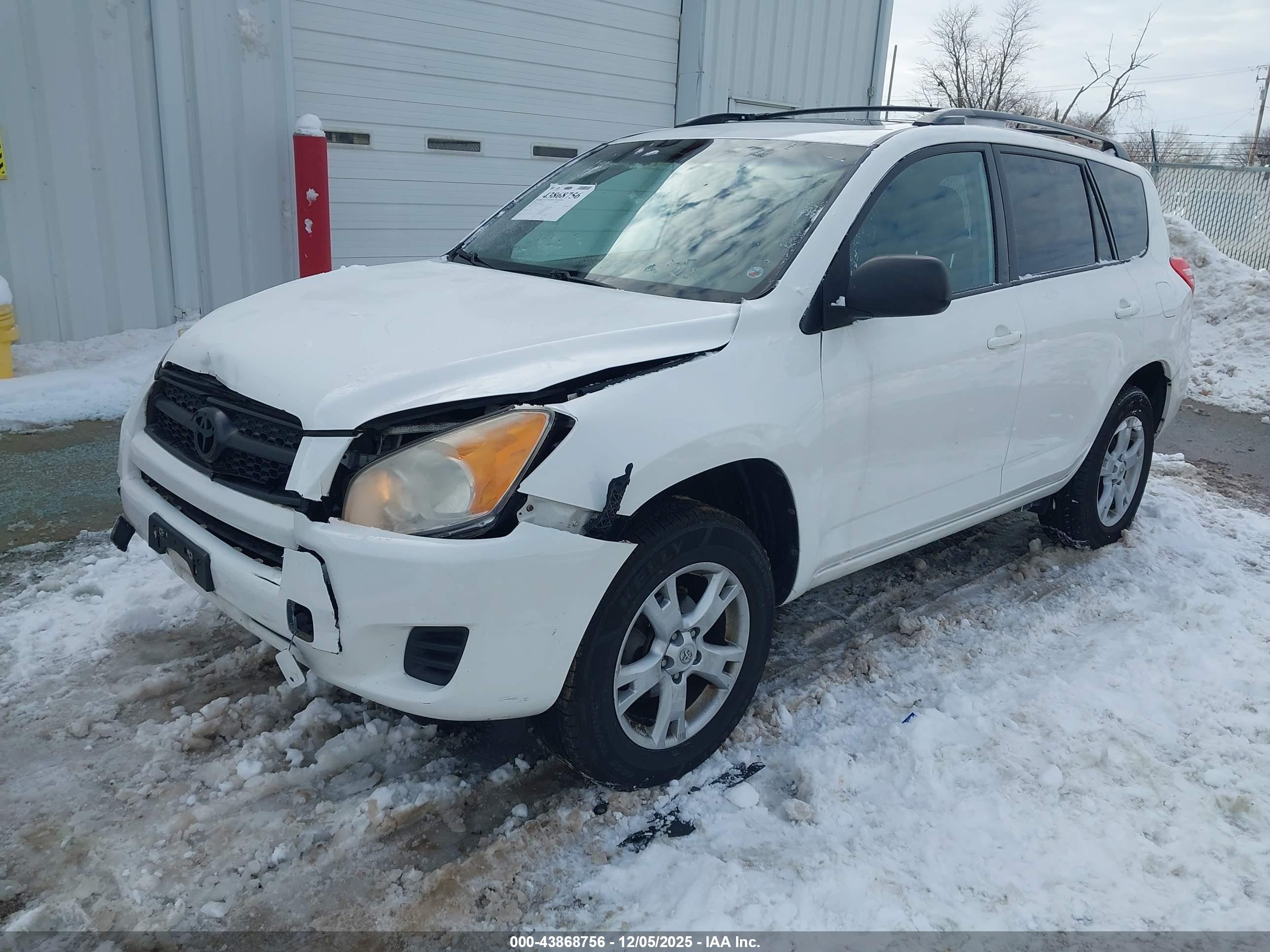 TOYOTA RAV4 image 2