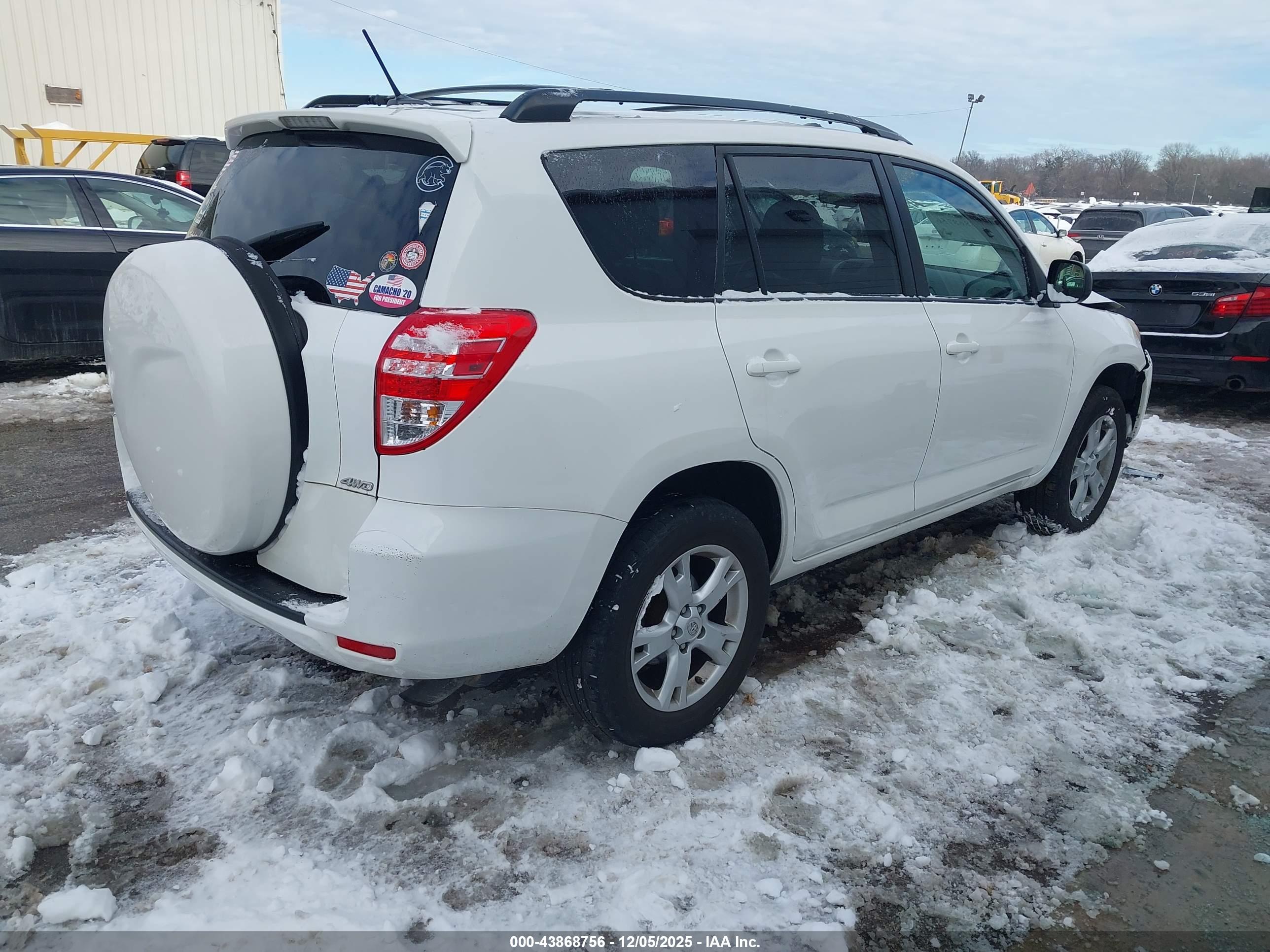 TOYOTA RAV4 image 4