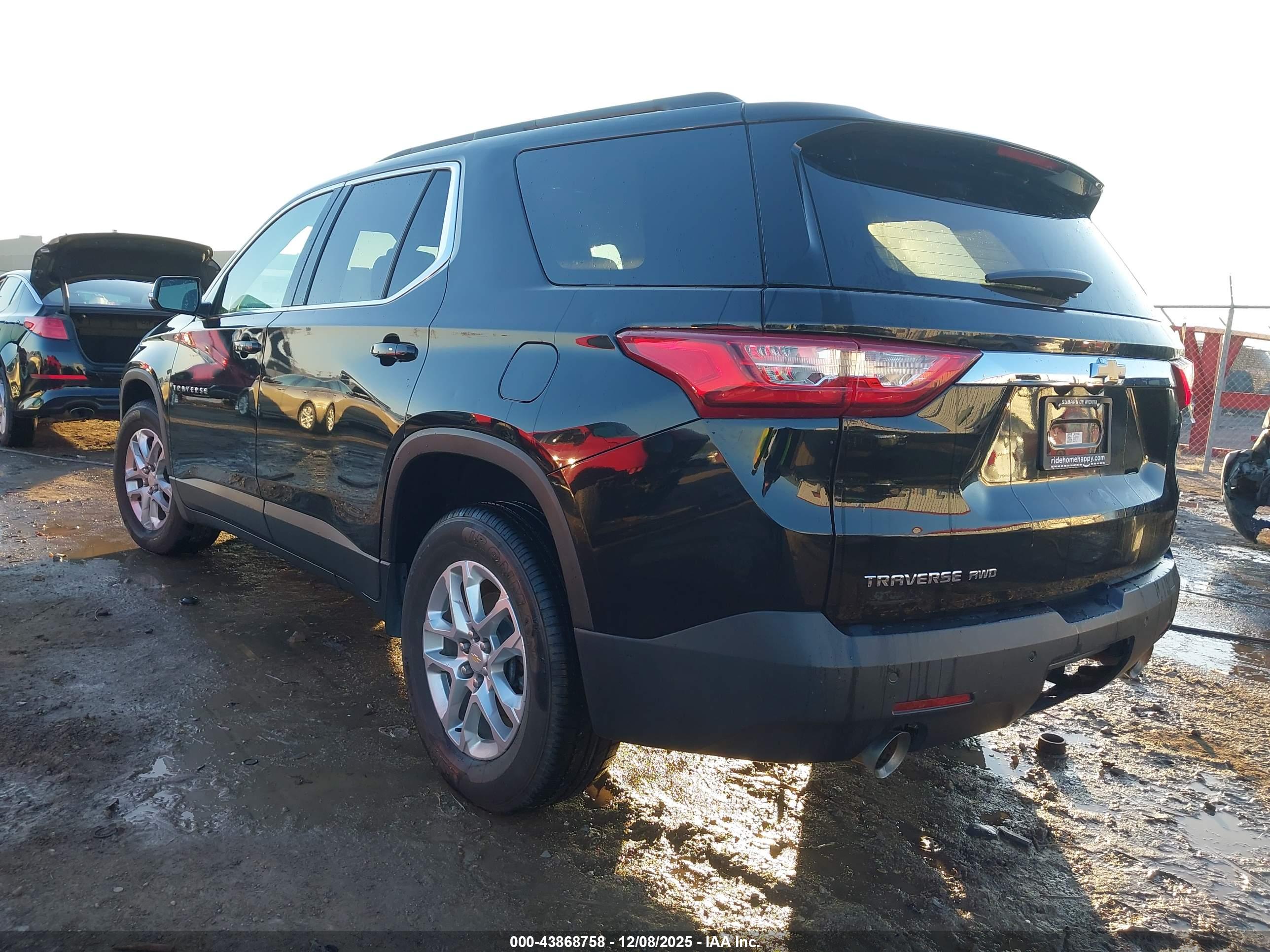 CHEVROLET TRAVERSE image 3
