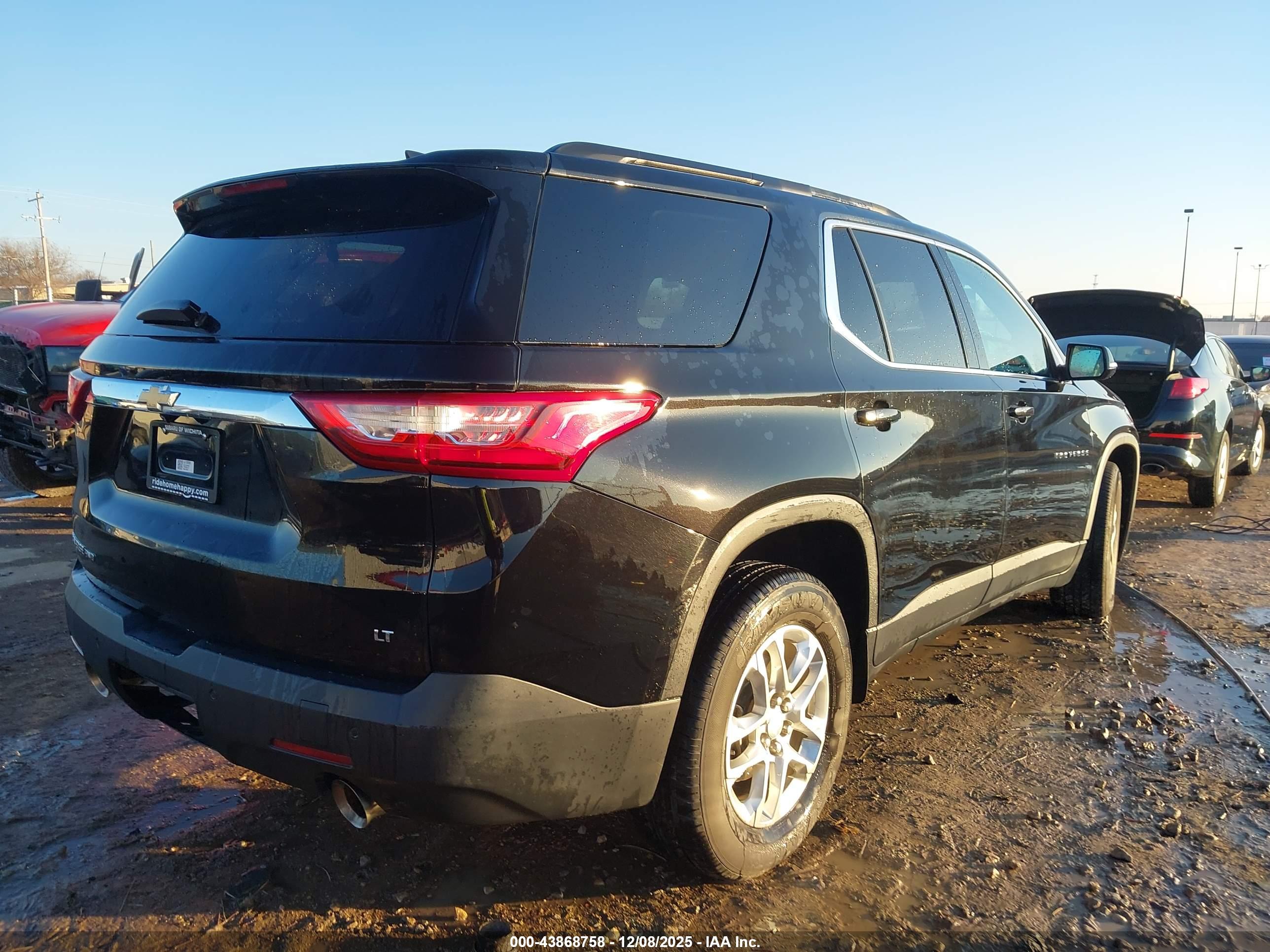 CHEVROLET TRAVERSE image 4