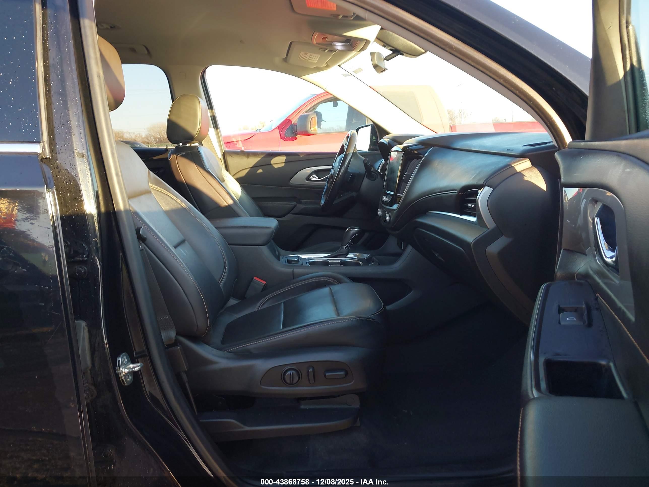 CHEVROLET TRAVERSE image 5