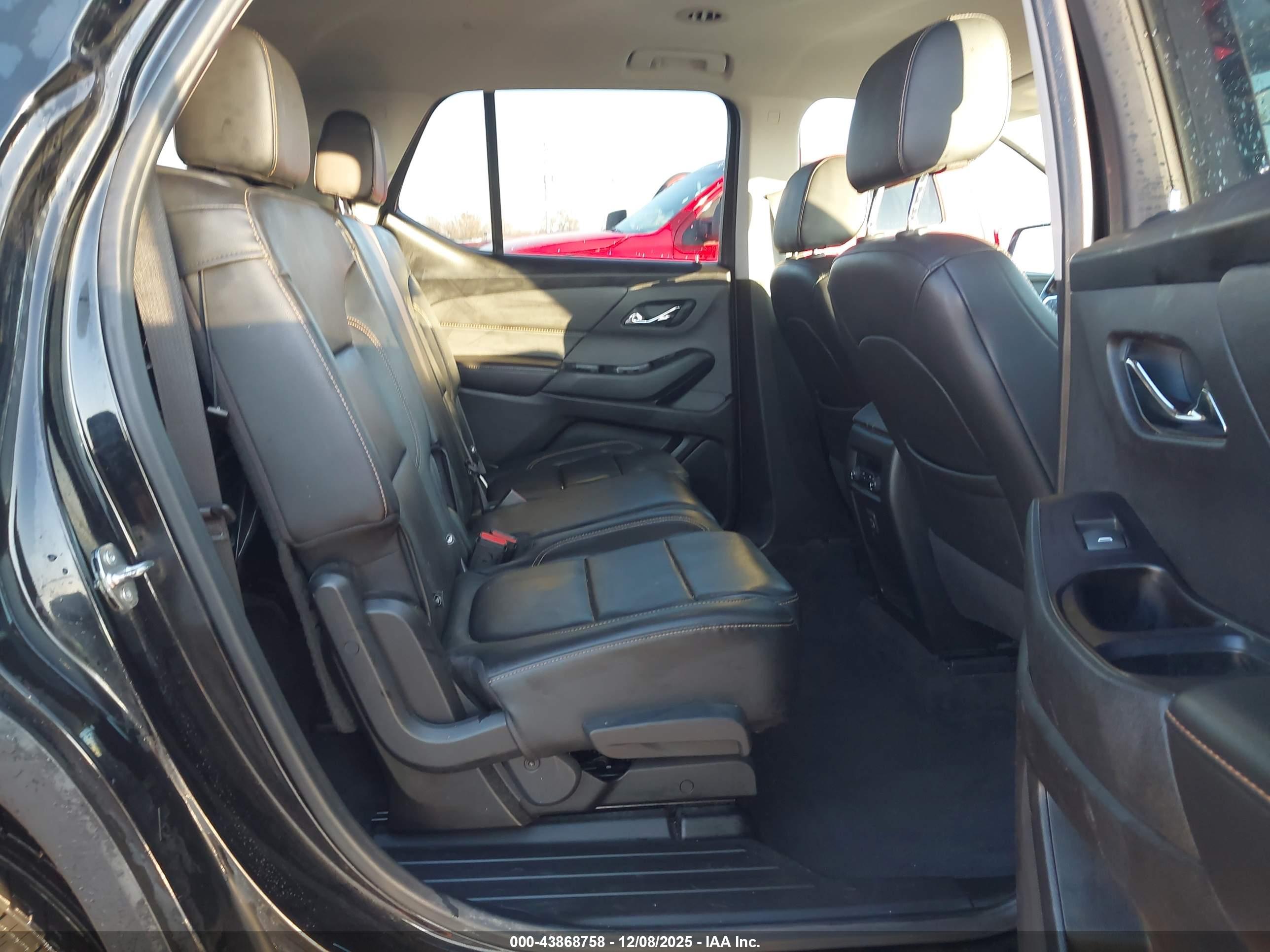 CHEVROLET TRAVERSE image 8