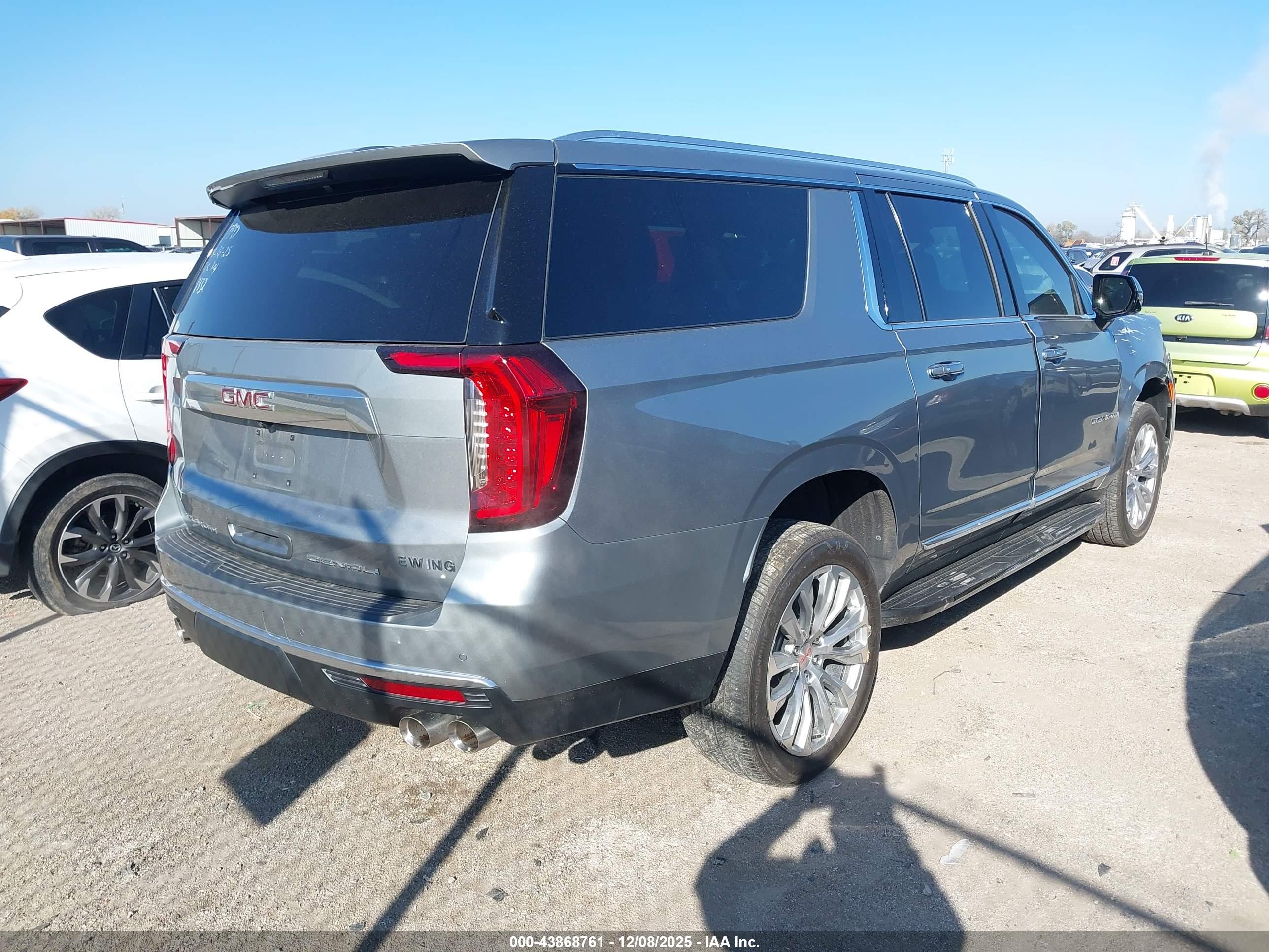 GMC YUKON image 4