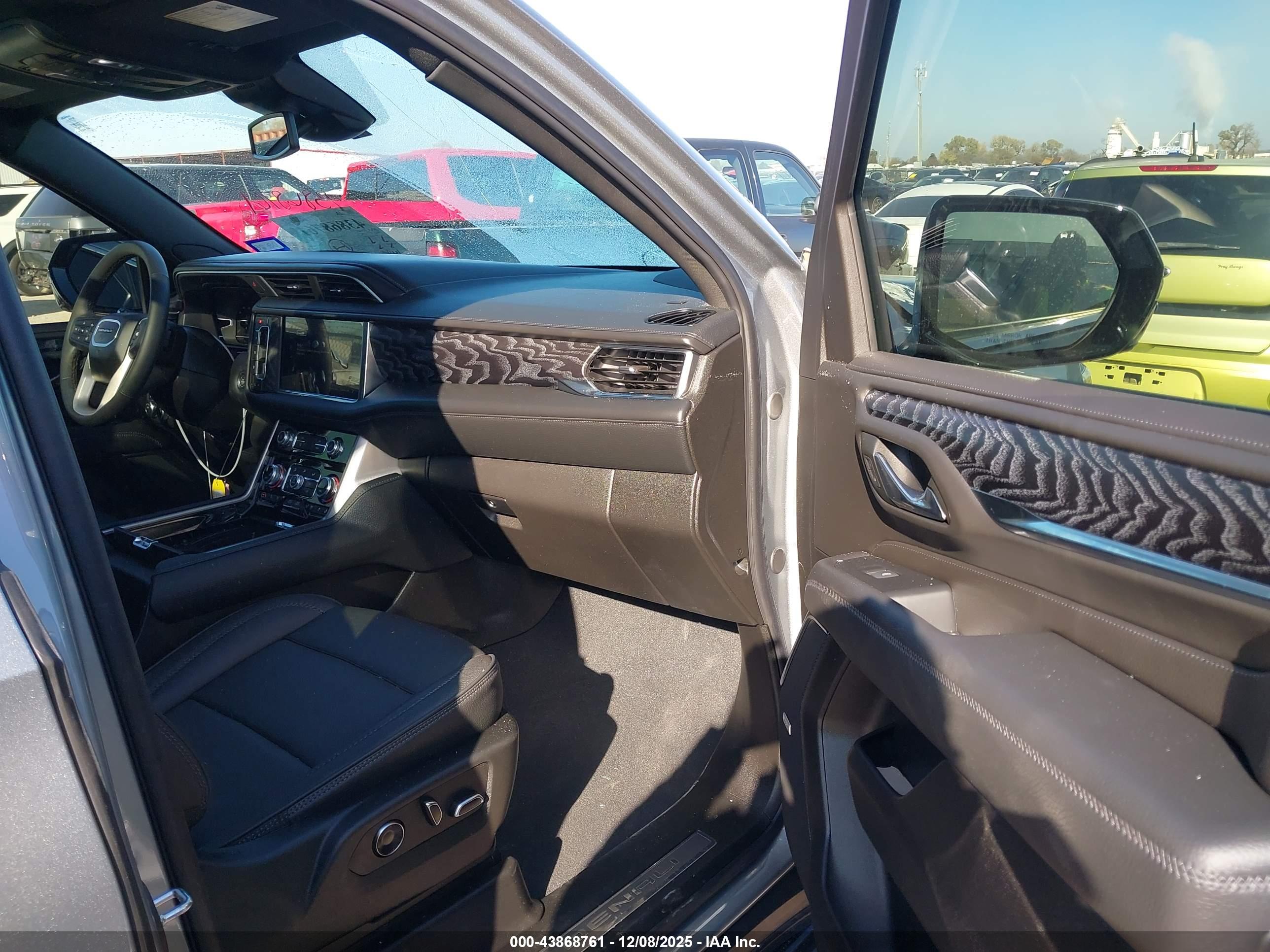 GMC YUKON image 5