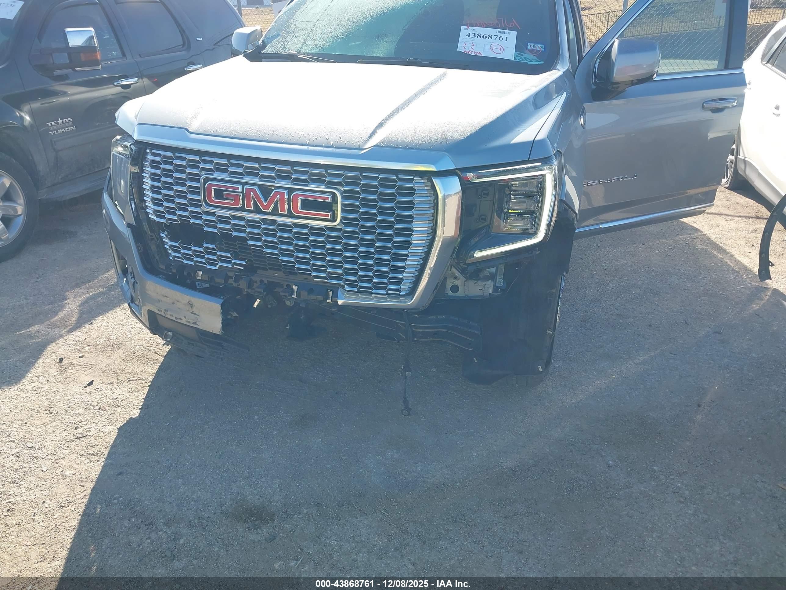 GMC YUKON image 6