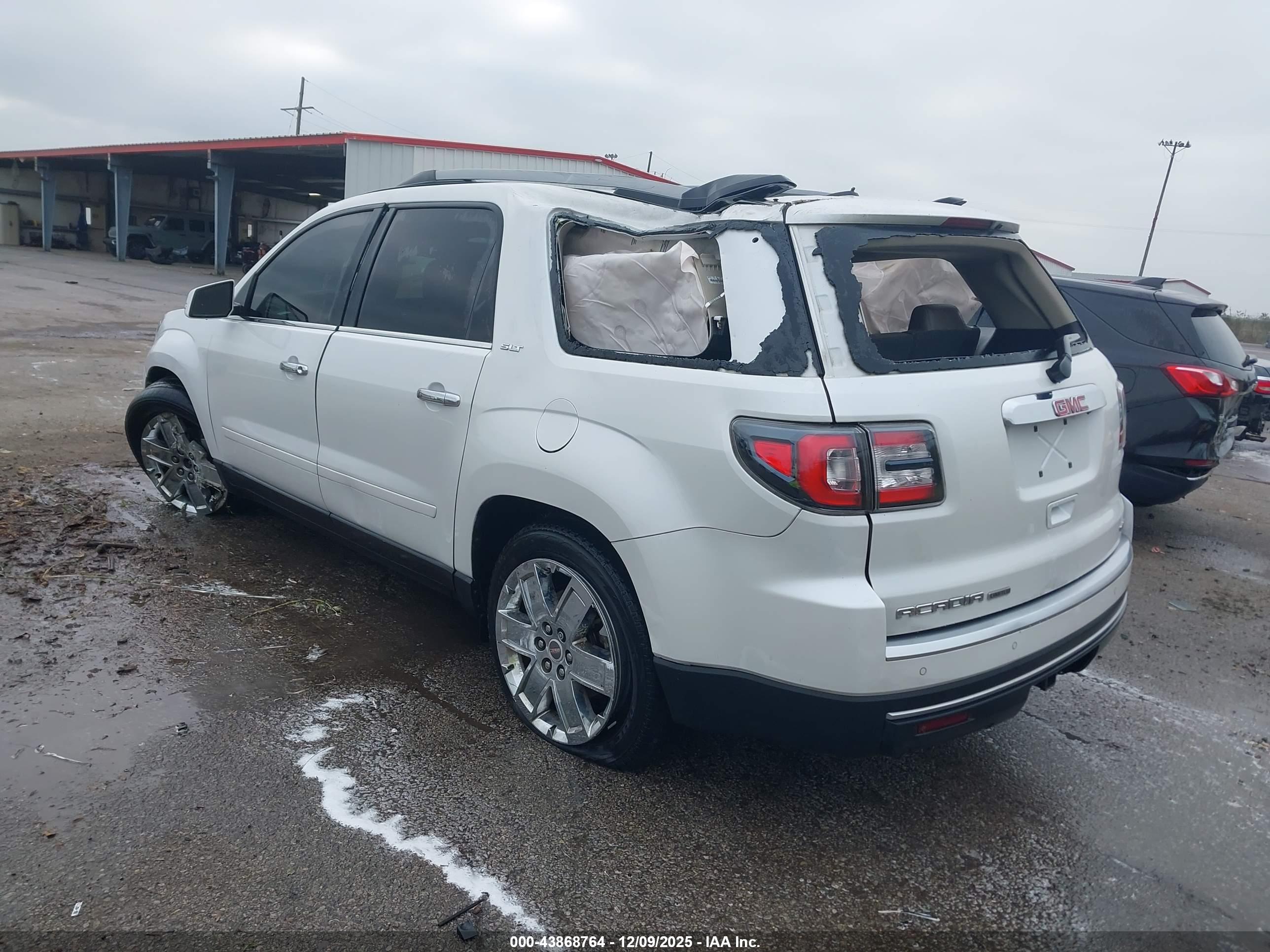 GMC ACADIA image 3