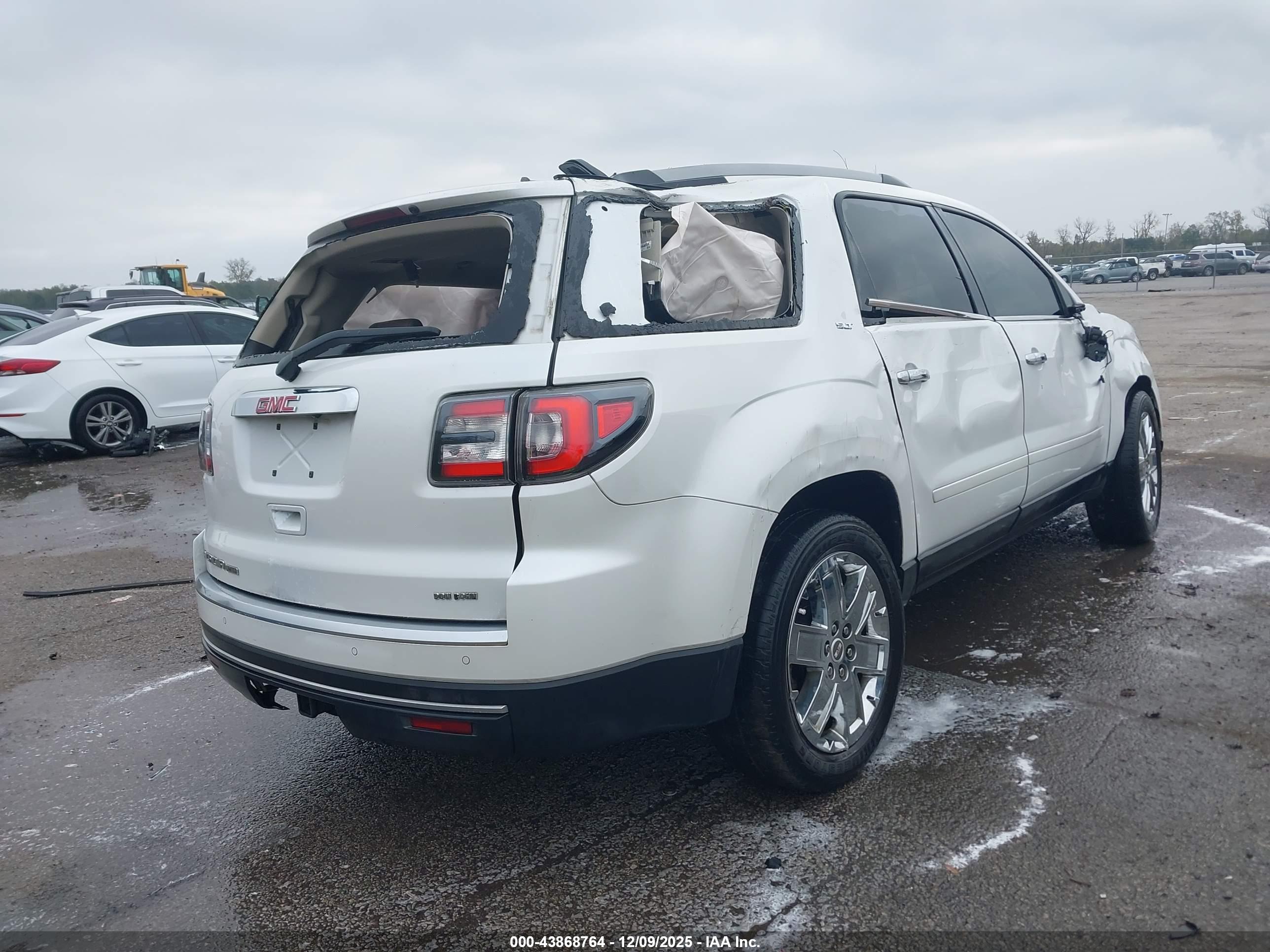 GMC ACADIA image 4