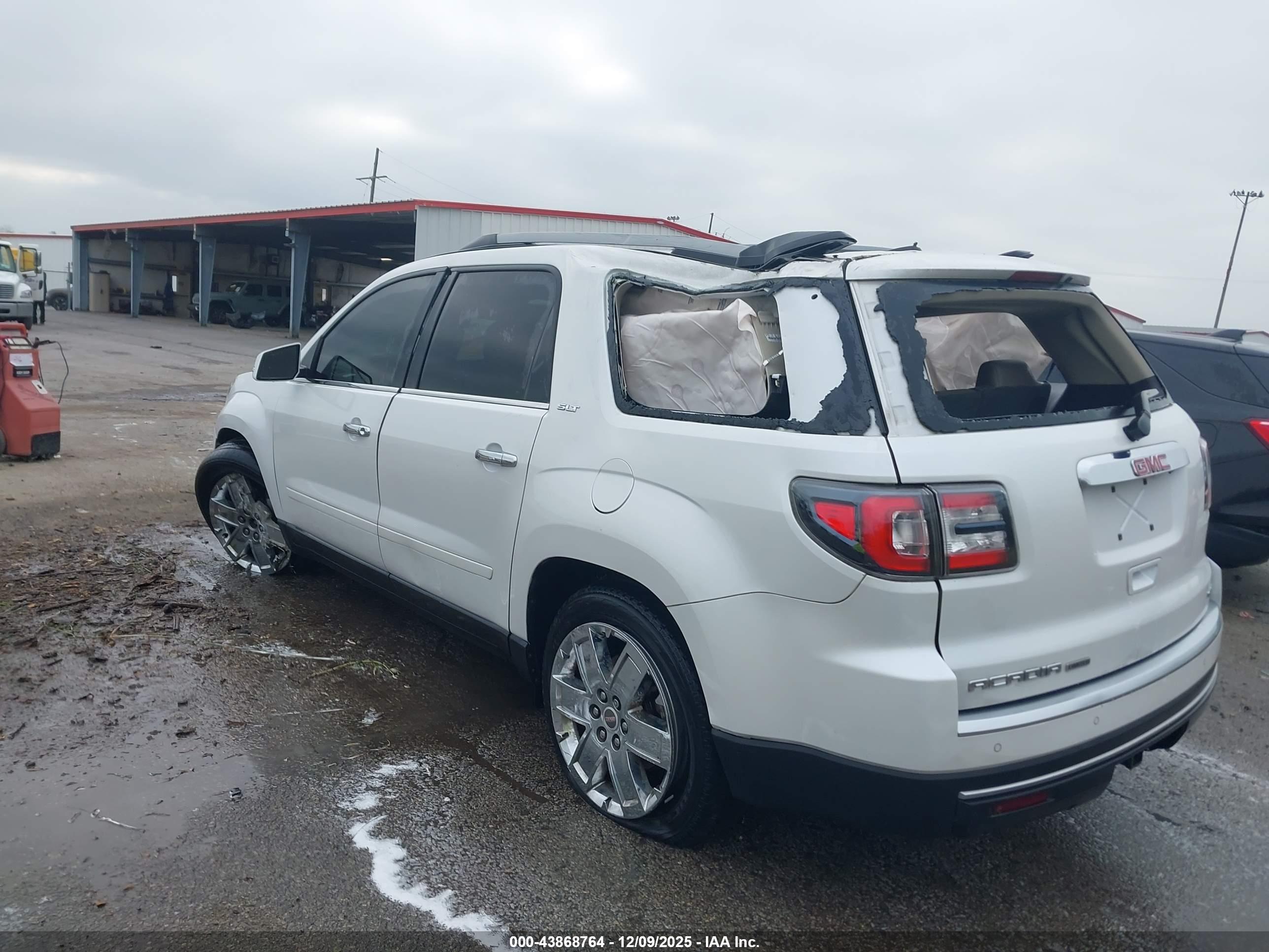 GMC ACADIA image 6
