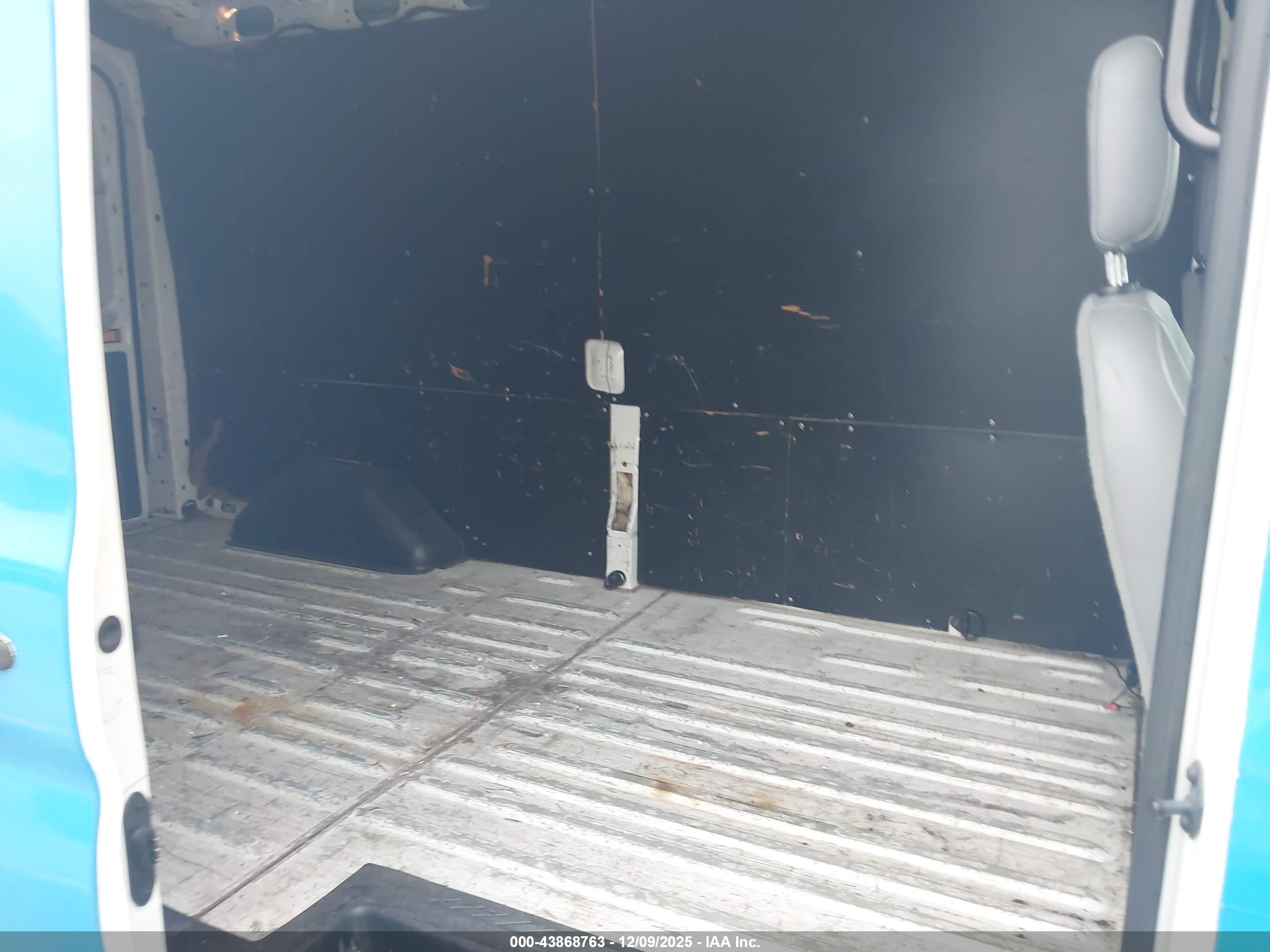 FORD TRANSIT-150 image 8