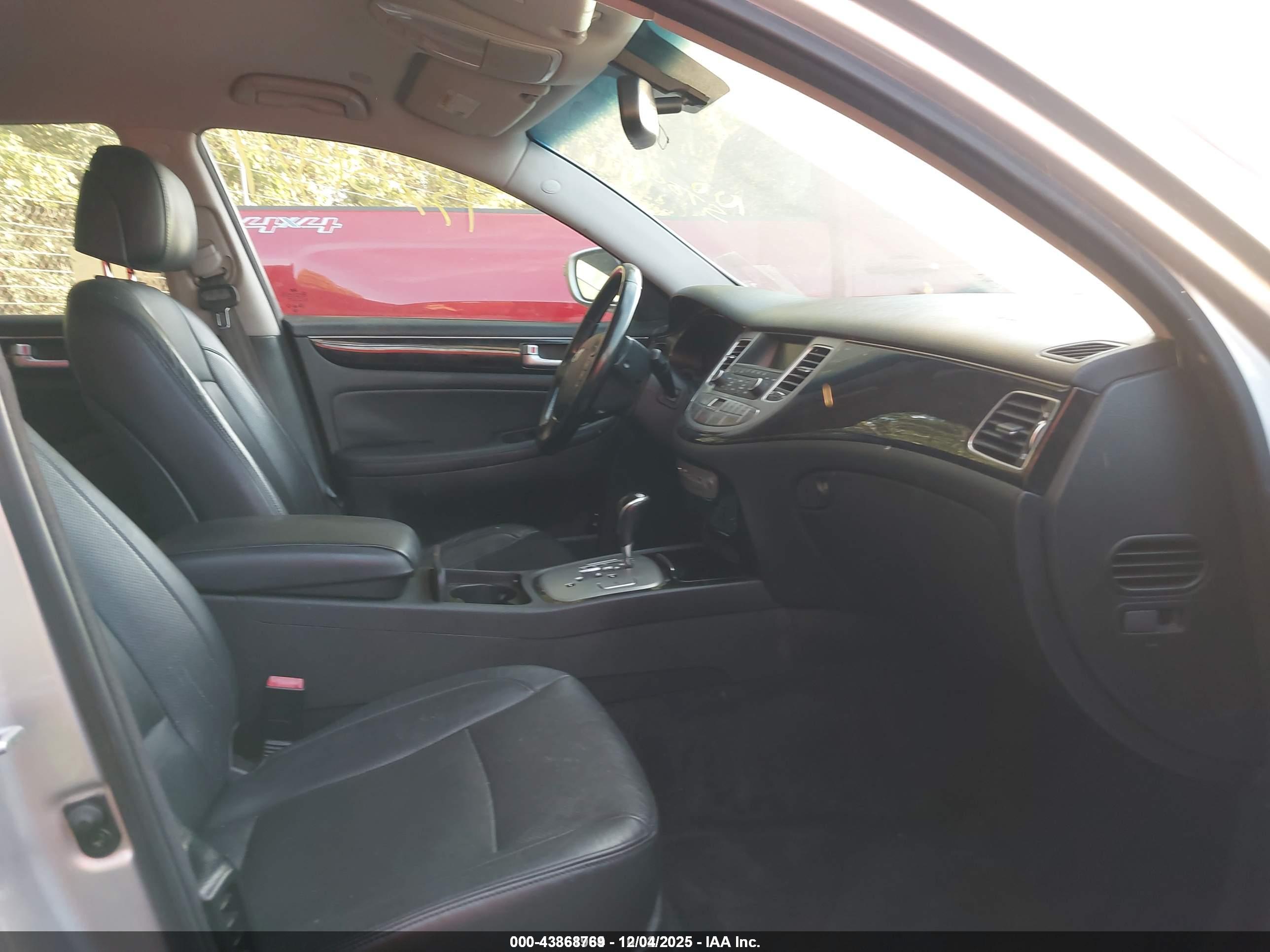 HYUNDAI GENESIS image 5